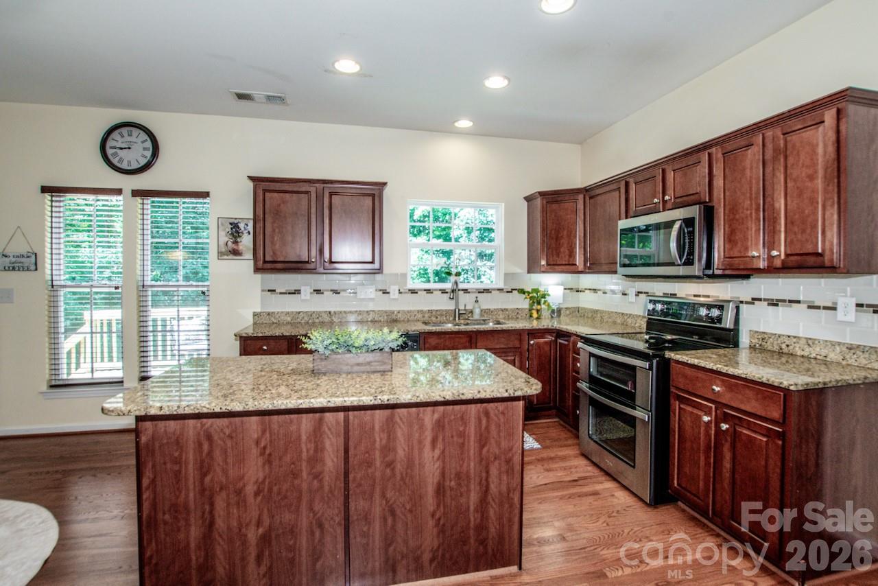 121 Crimson Orchard Drive — Mooresville