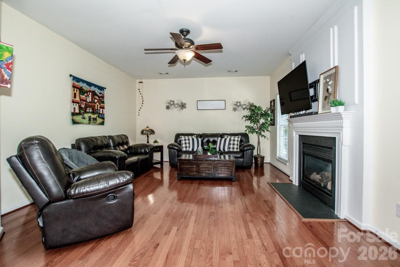 121 Crimson Orchard Drive — Mooresville