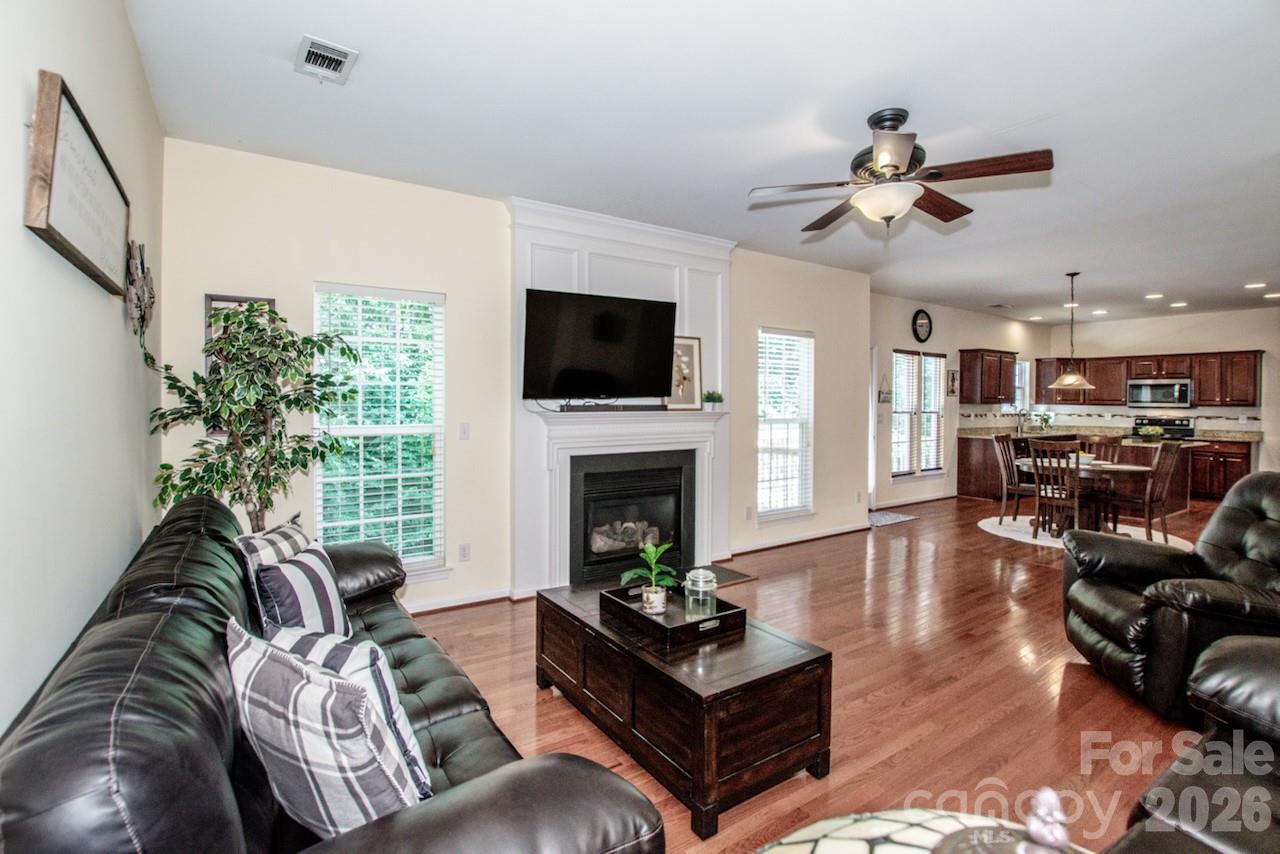 121 Crimson Orchard Drive — Mooresville