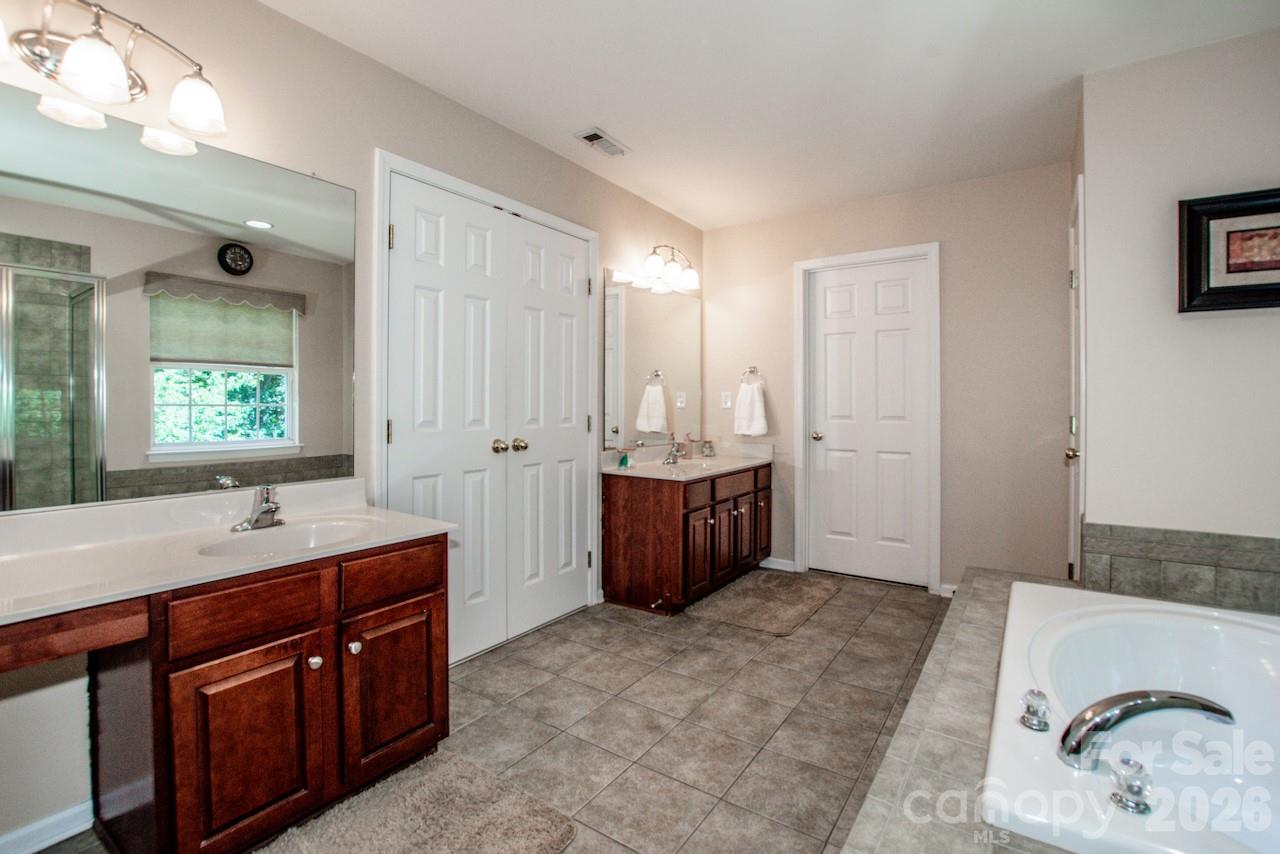 121 Crimson Orchard Drive — Mooresville