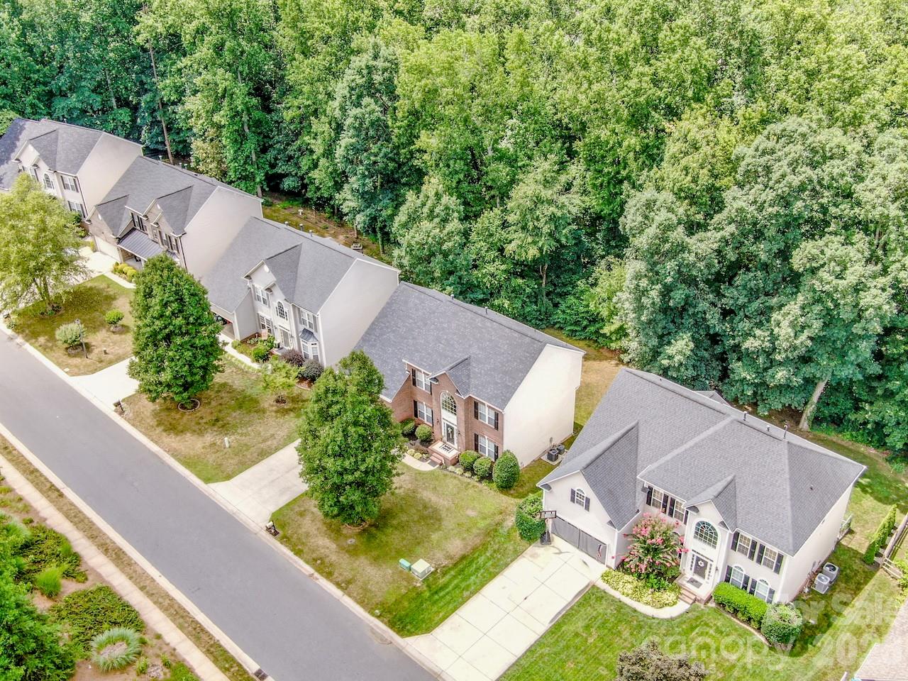 121 Crimson Orchard Drive — Mooresville