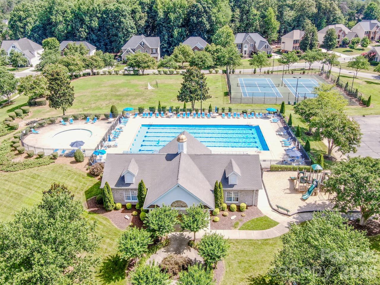 121 Crimson Orchard Drive — Mooresville