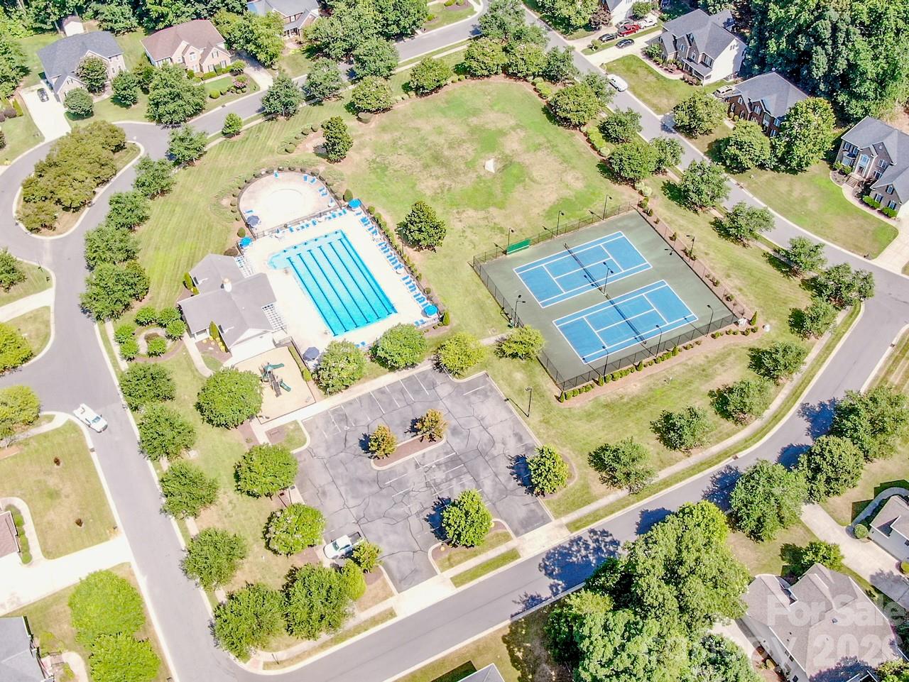 121 Crimson Orchard Drive — Mooresville