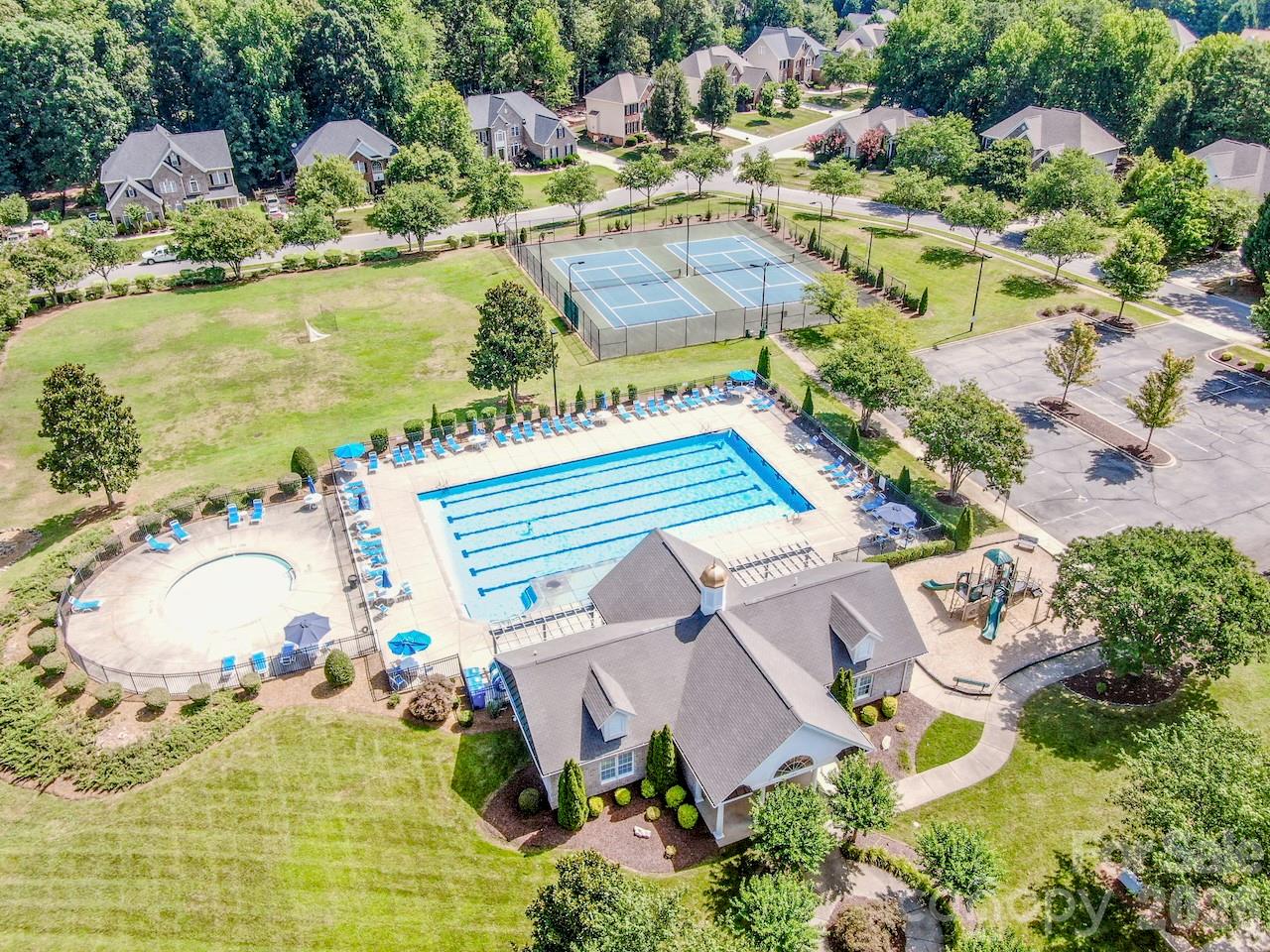 121 Crimson Orchard Drive — Mooresville