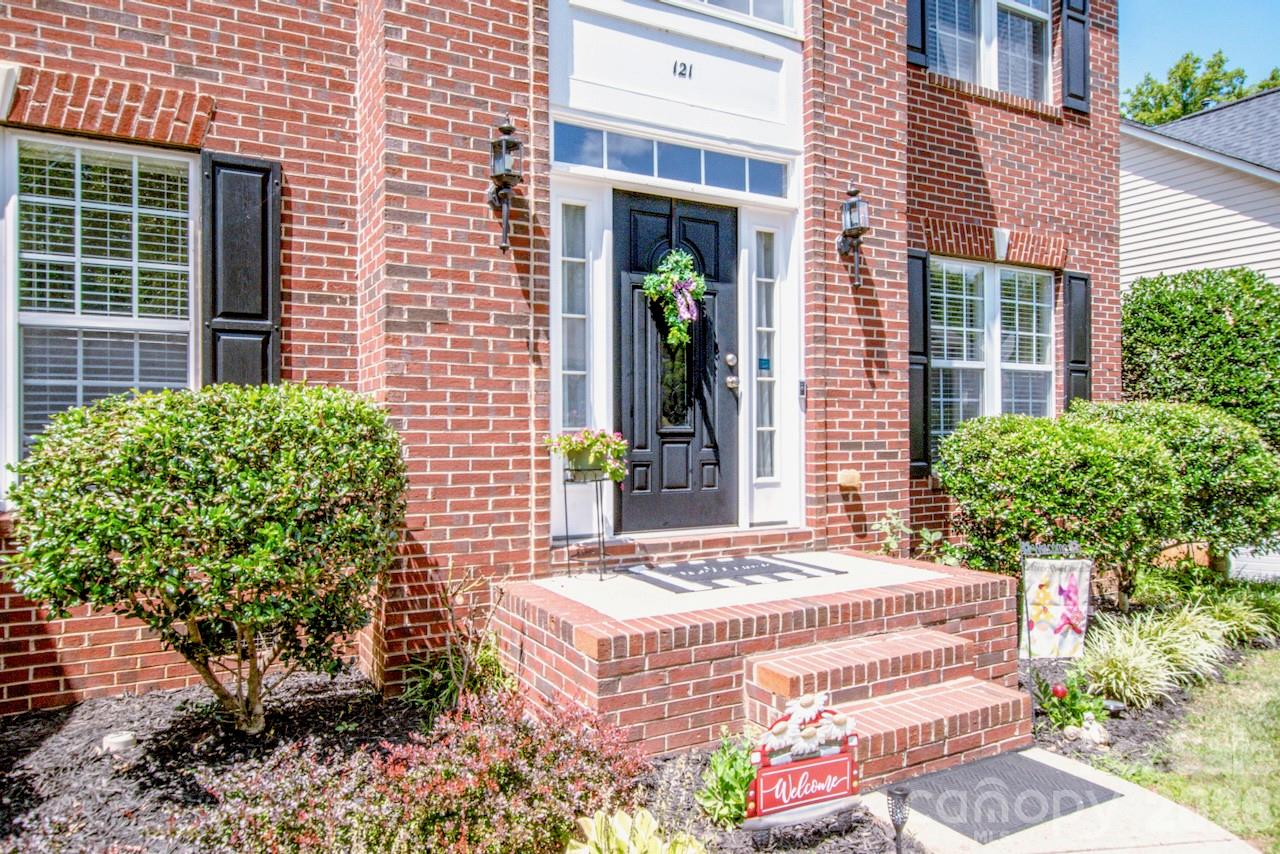 121 Crimson Orchard Drive — Mooresville