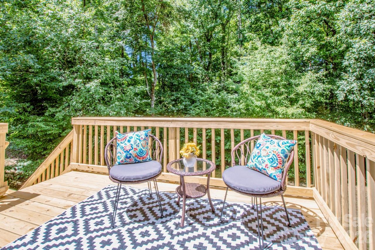 121 Crimson Orchard Drive — Mooresville
