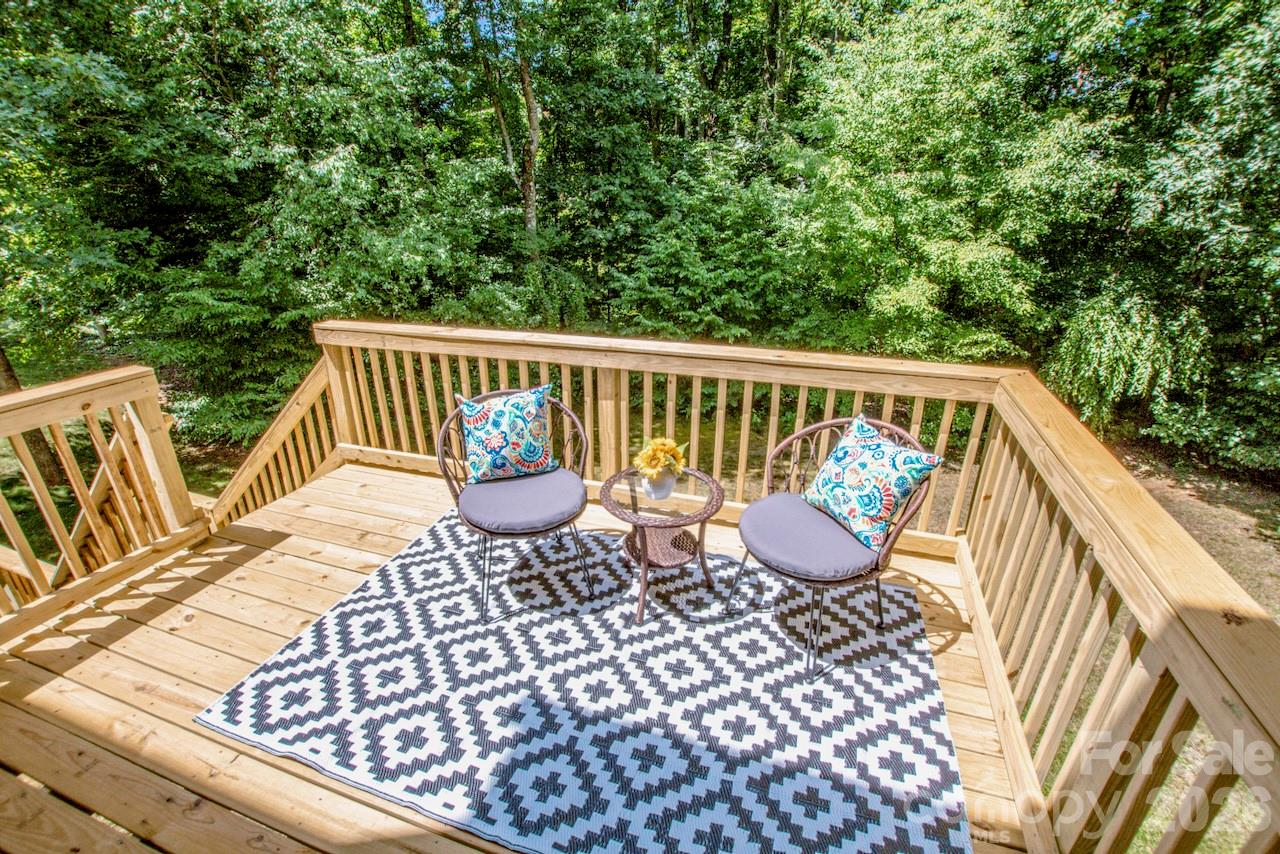 121 Crimson Orchard Drive — Mooresville