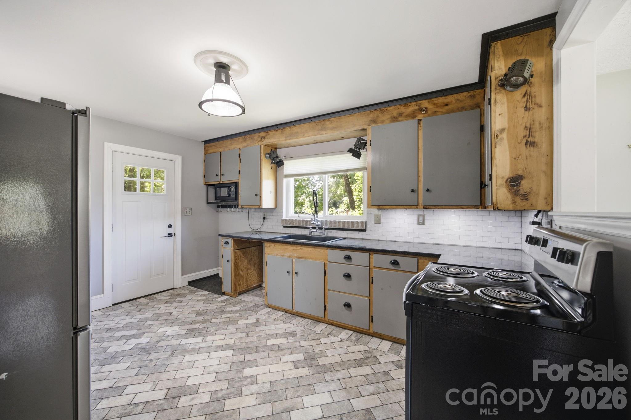 3800 Arvin Drive — Charlotte