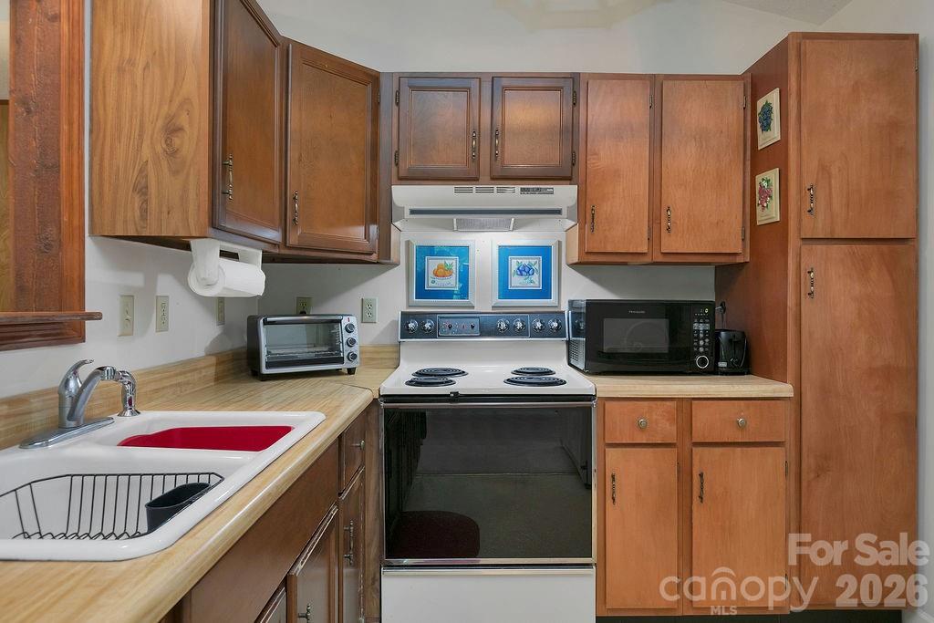 108 Easy Street — Cedar Mountain