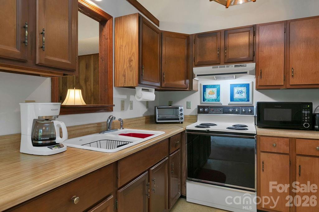 108 Easy Street — Cedar Mountain