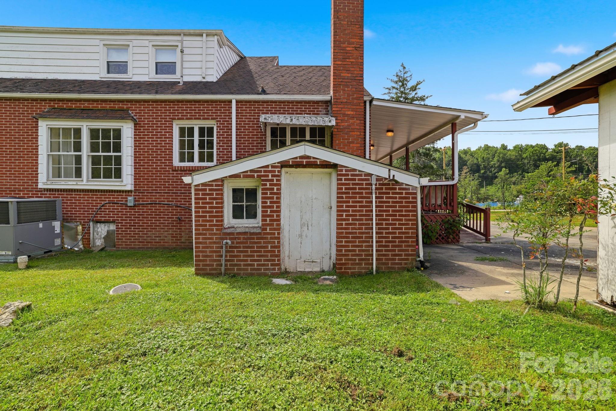 783 Skyland Drive — Sylva