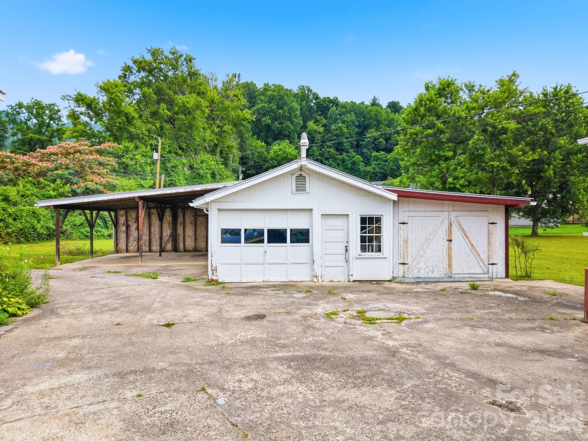 783 Skyland Drive — Sylva
