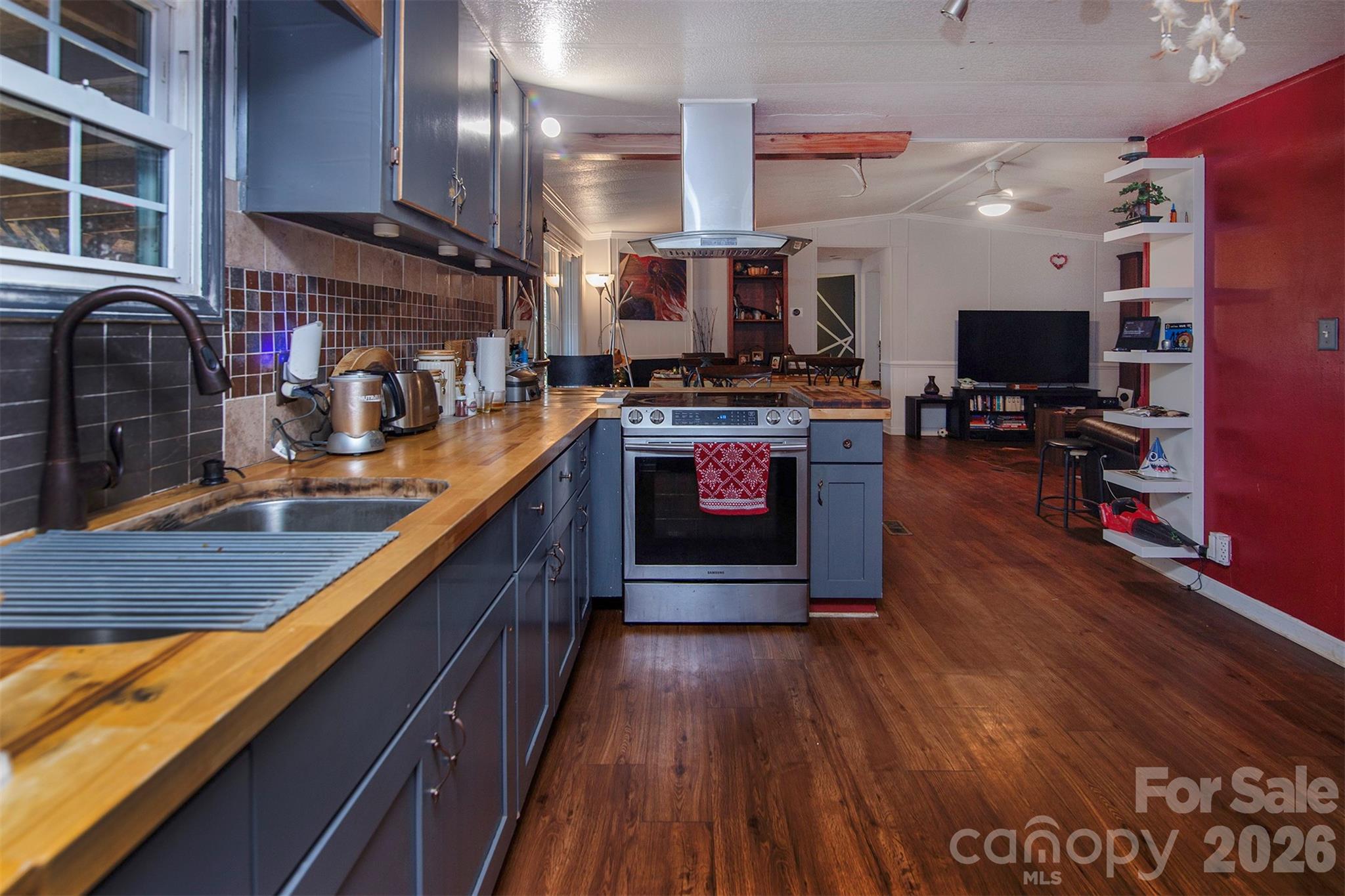 5727 Thompson Road — Charlotte