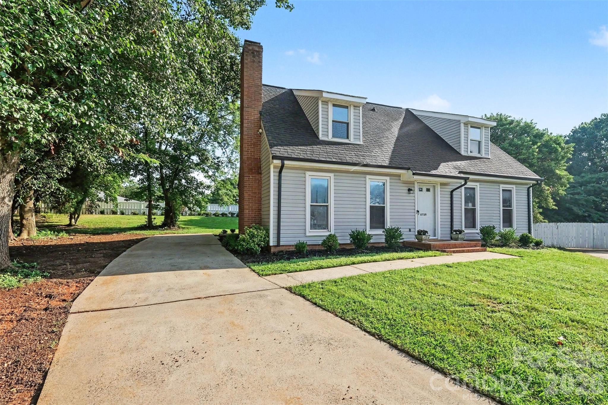 6739 Old Meadow Road — Charlotte
