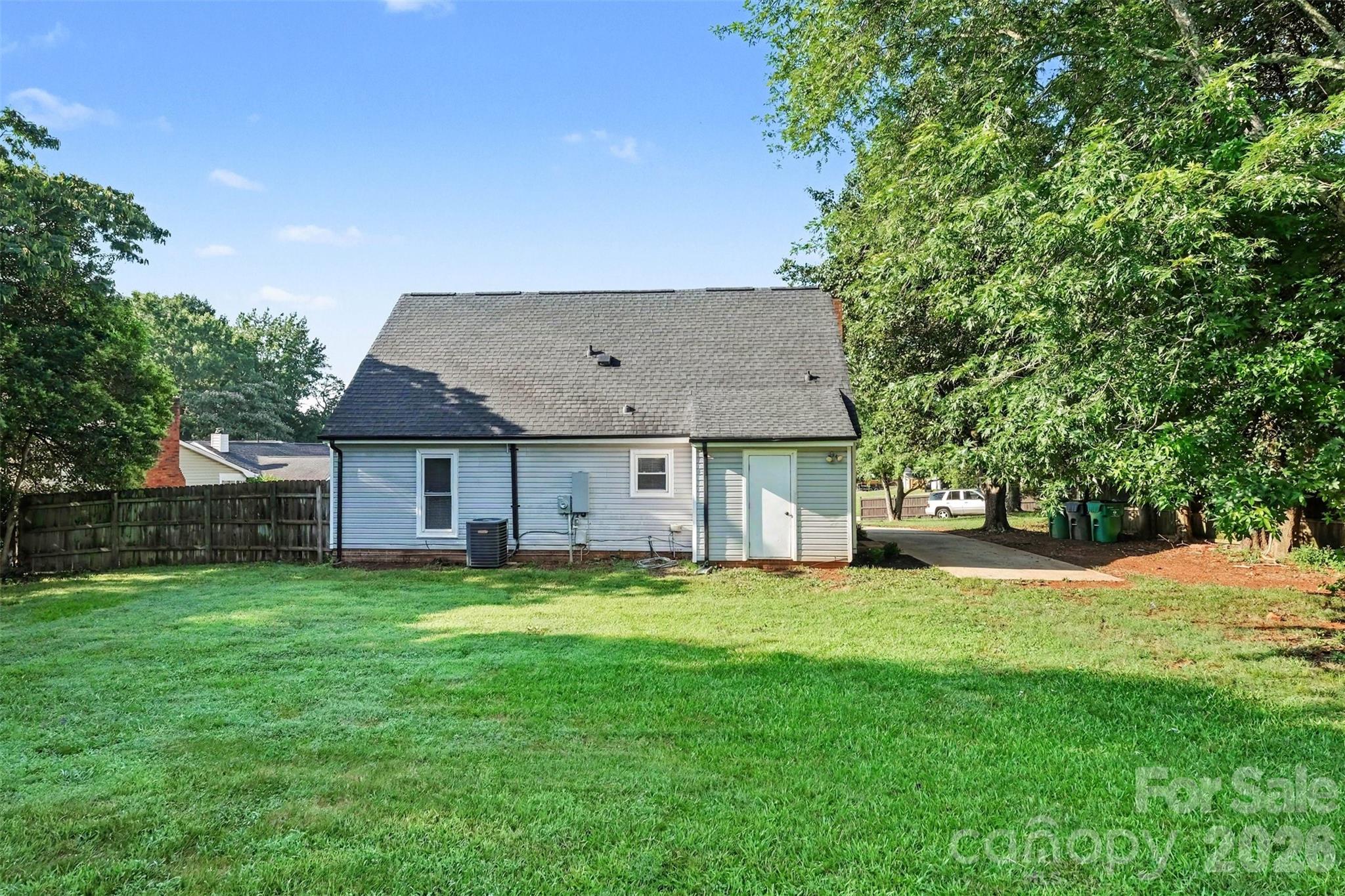 6739 Old Meadow Road — Charlotte