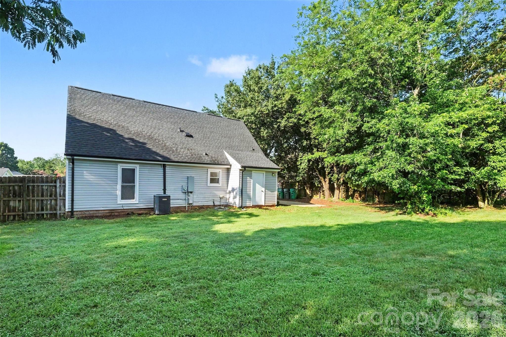 6739 Old Meadow Road — Charlotte