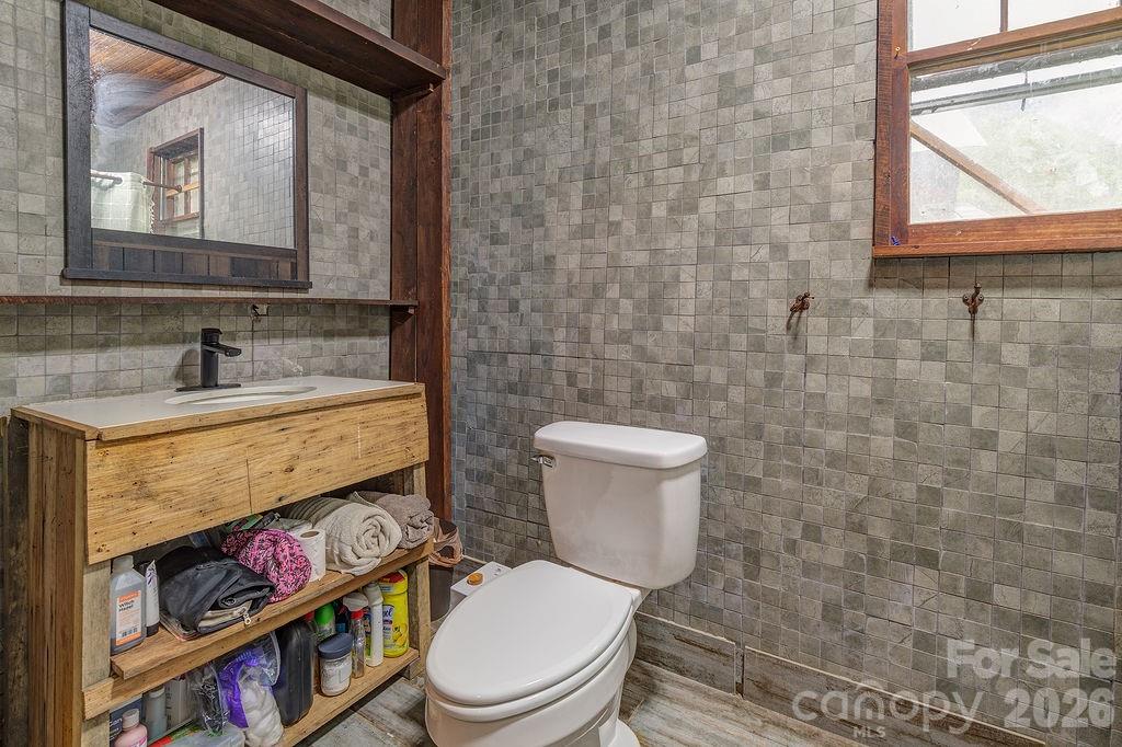 8485 Meadow Fork Road — Hot Springs