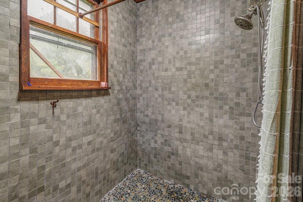 8485 Meadow Fork Road — Hot Springs