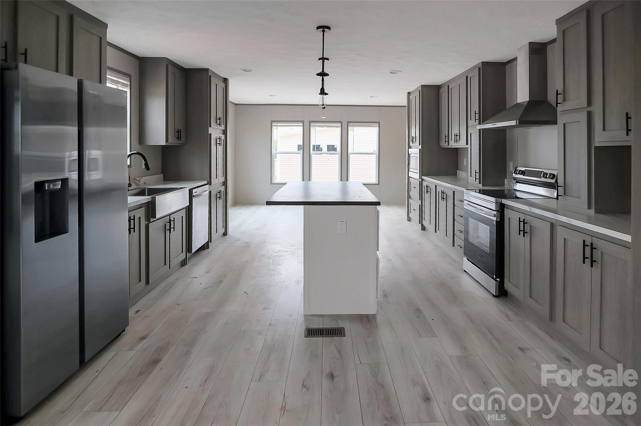 805 Eagle View Lane — Lawndale