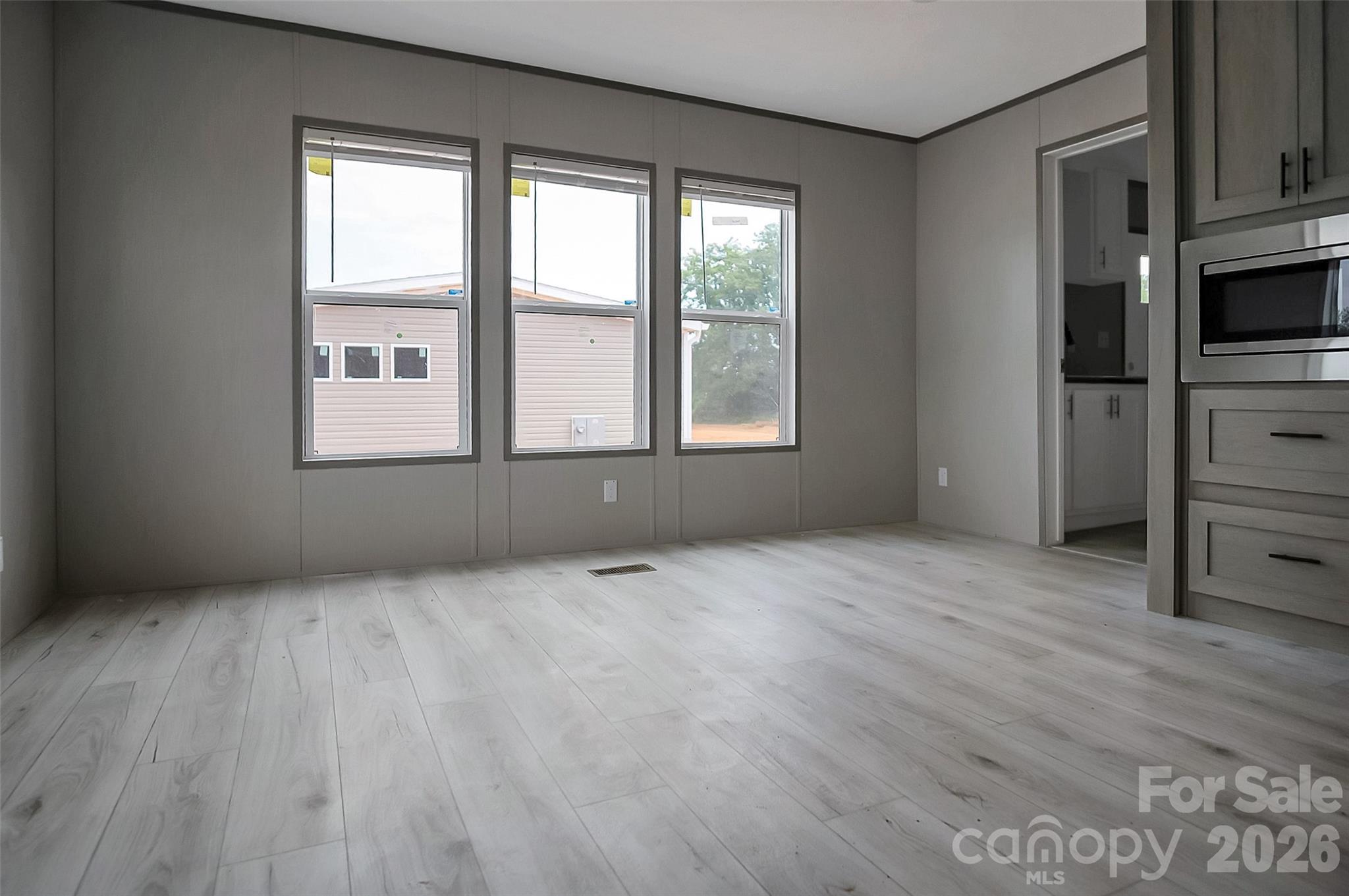 805 Eagle View Lane — Lawndale