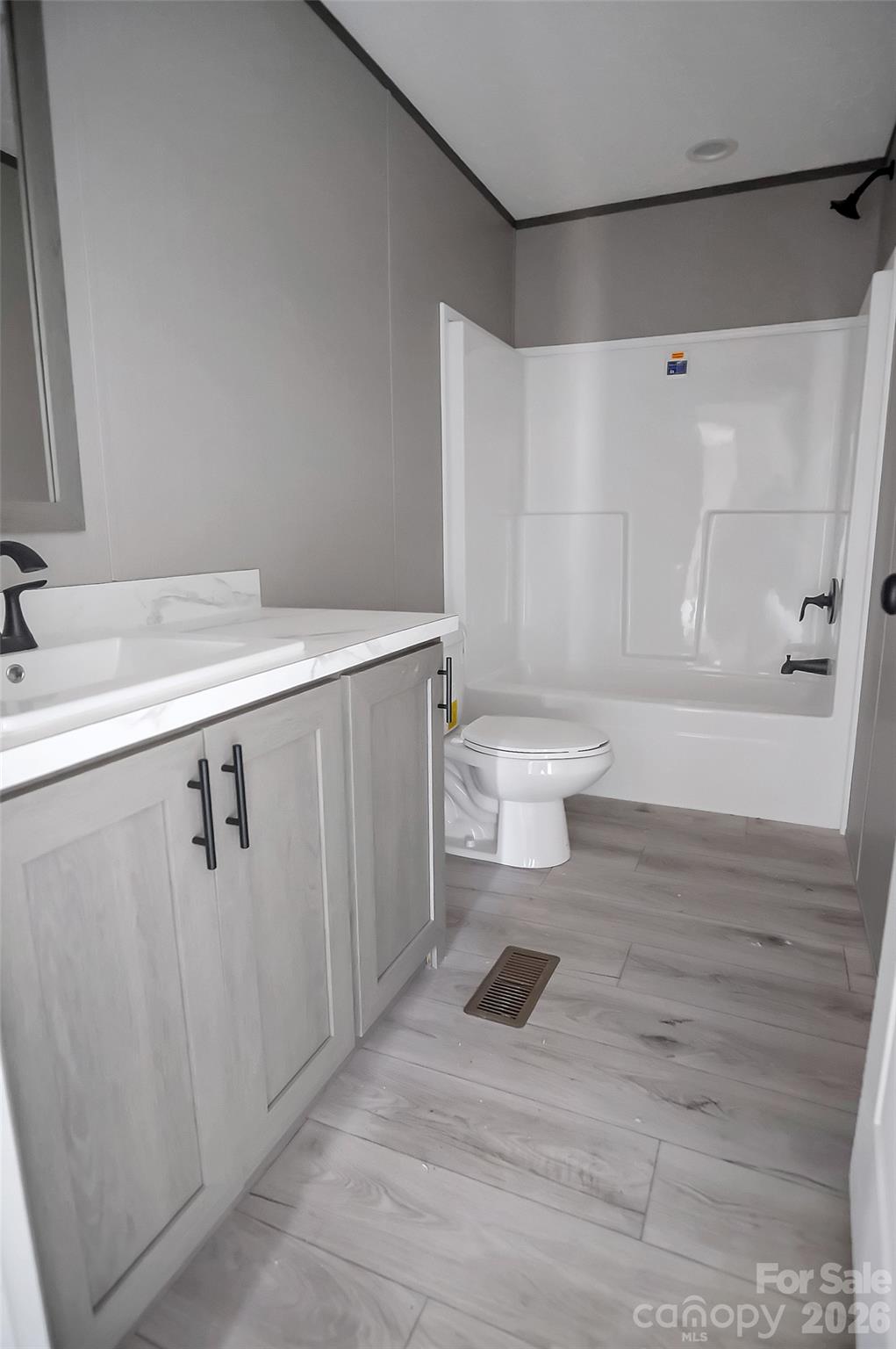805 Eagle View Lane — Lawndale