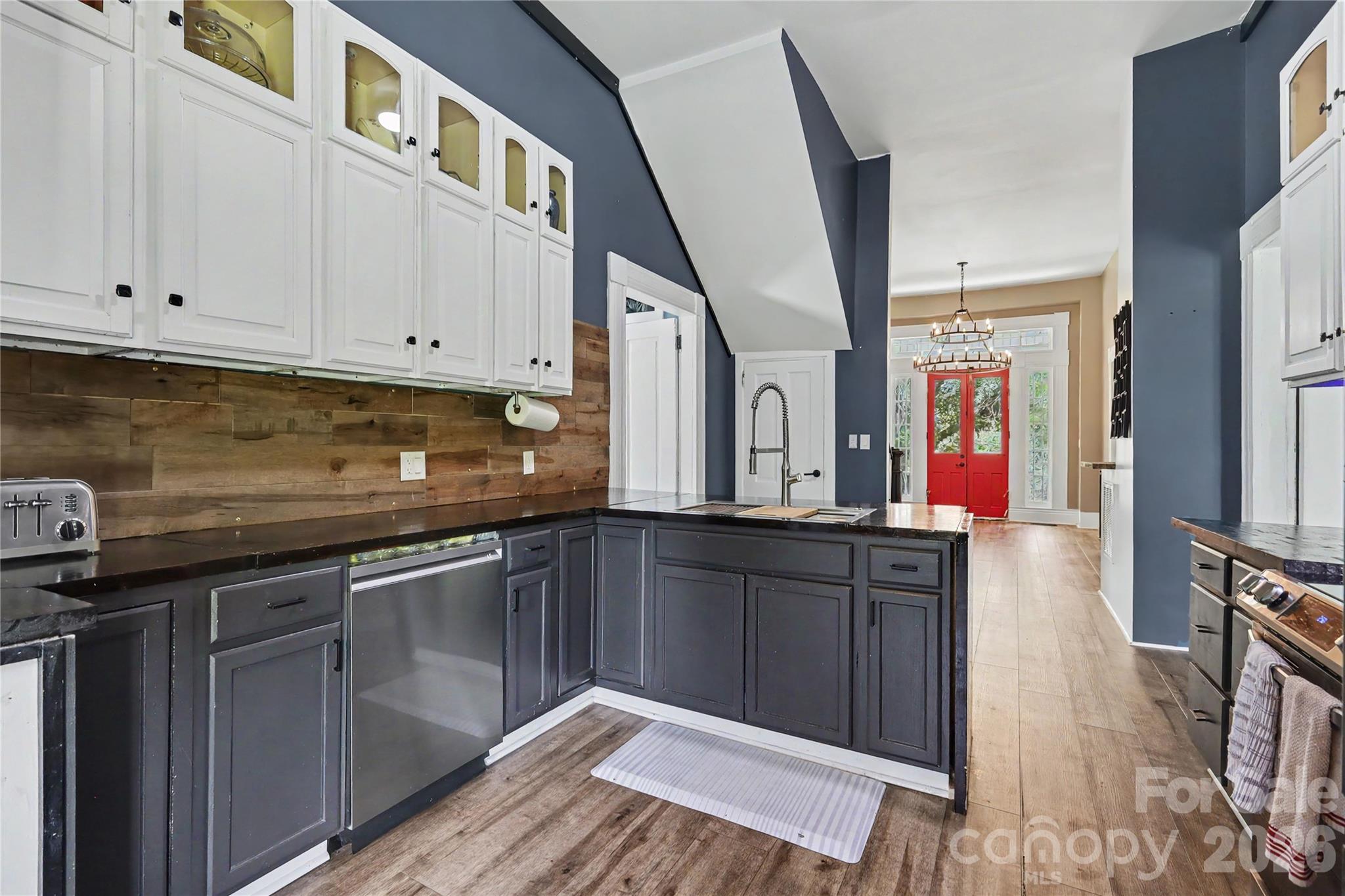 159 E Lacy Street — Chester