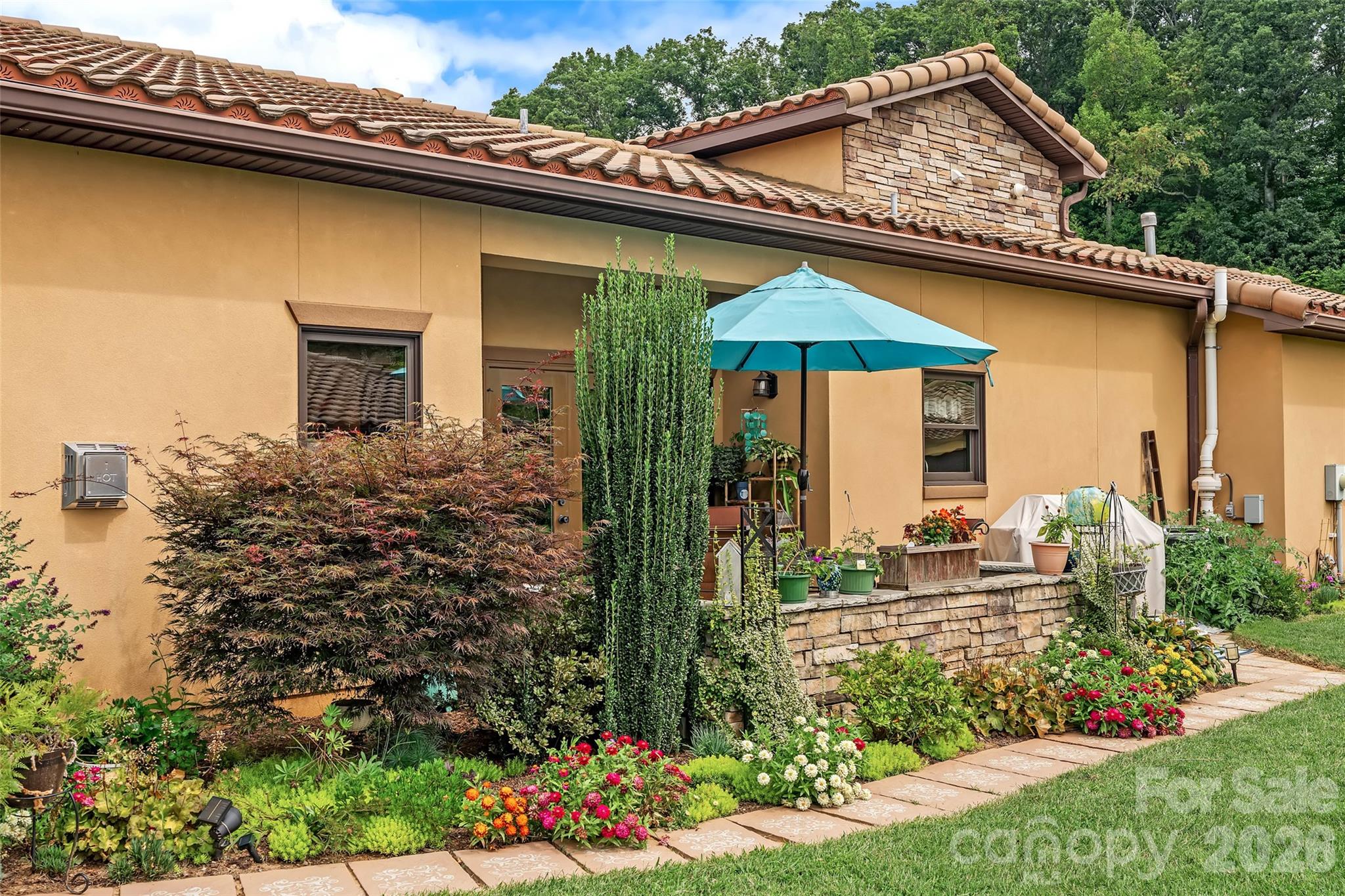 25 Ocaso Drive — Asheville
