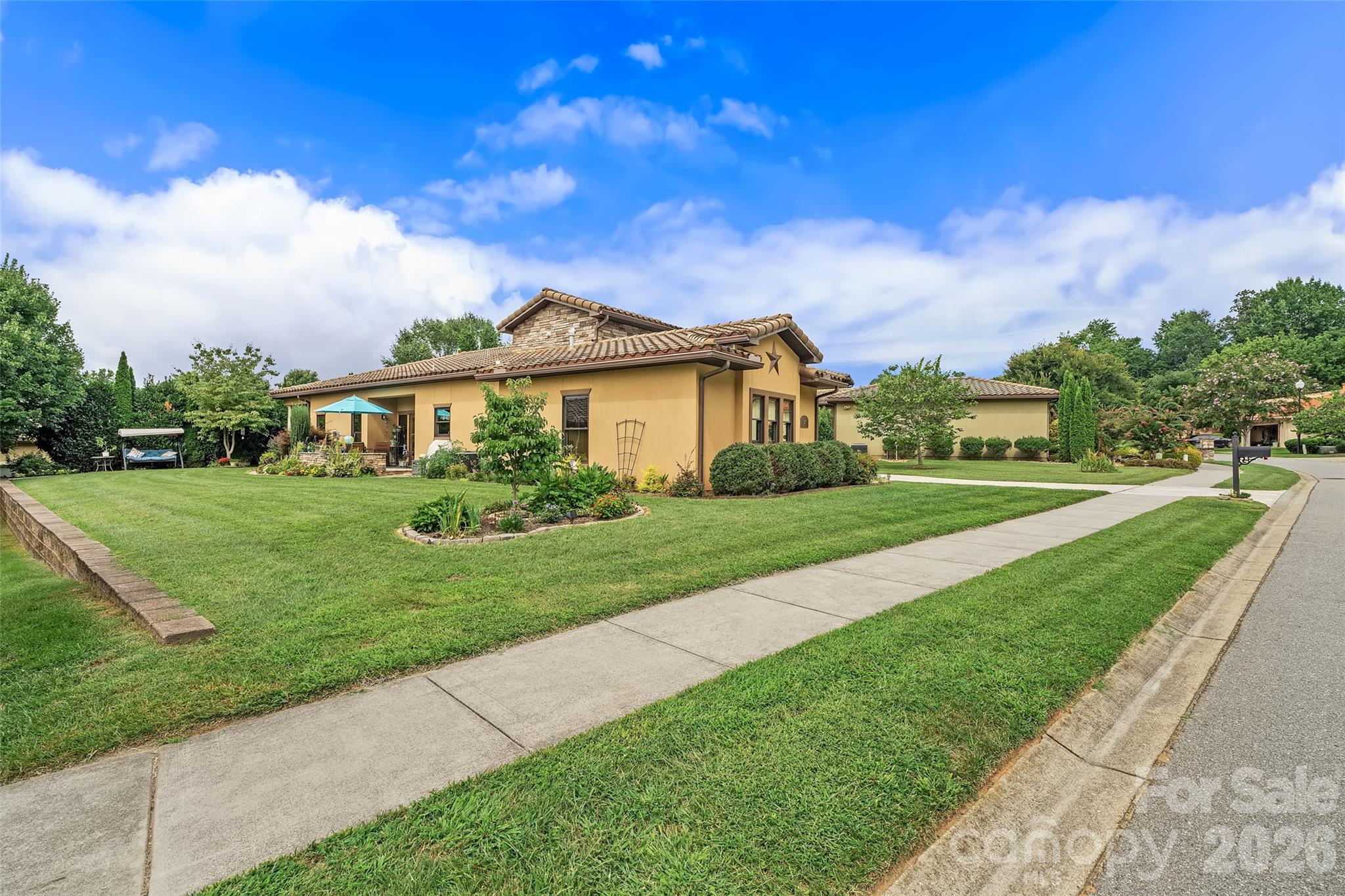 25 Ocaso Drive — Asheville