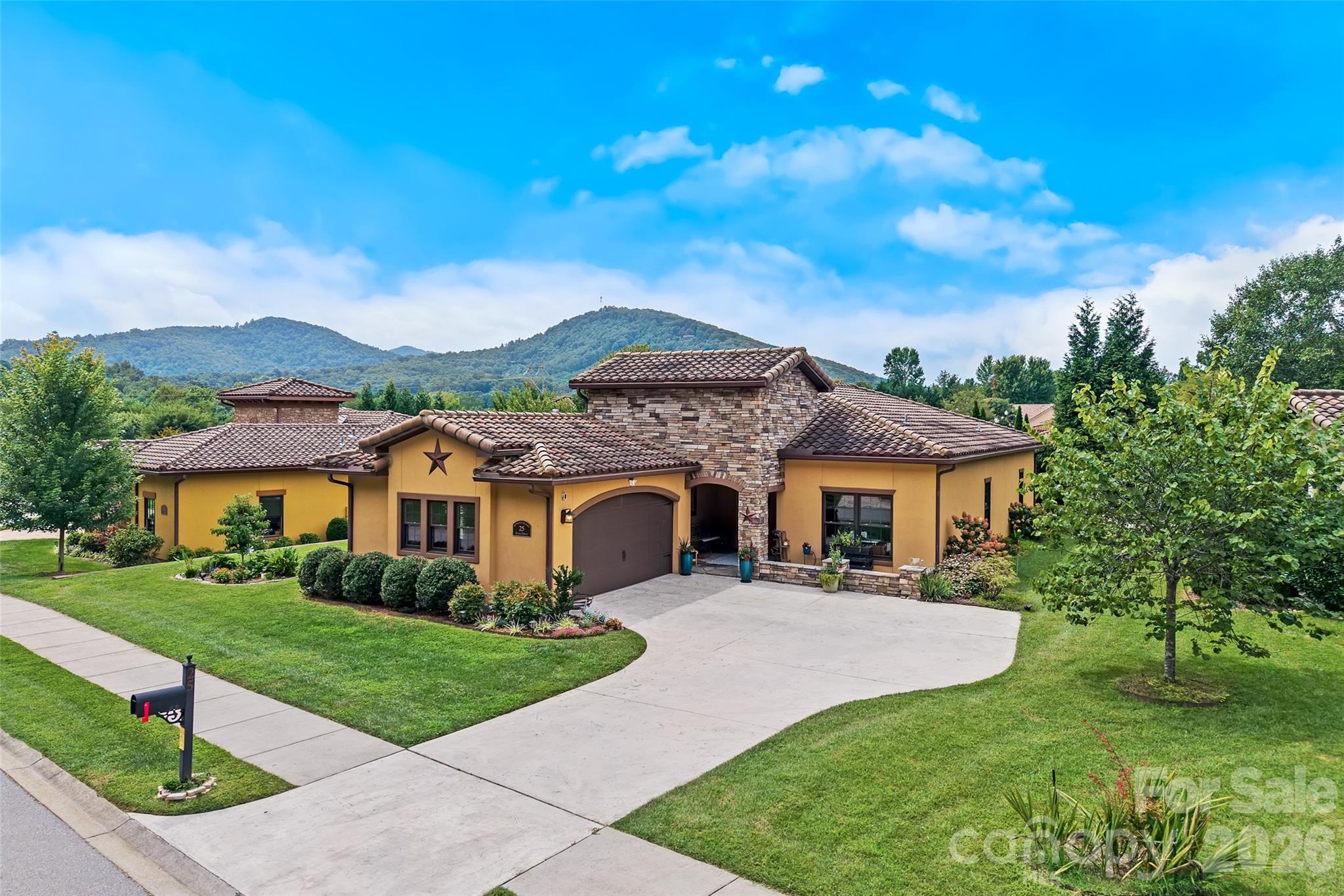 25 Ocaso Drive — Asheville