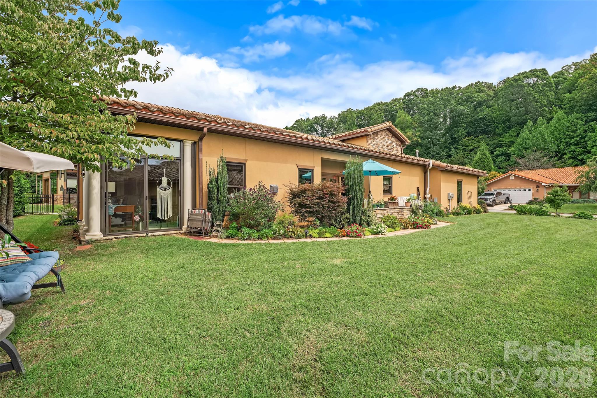 25 Ocaso Drive — Asheville