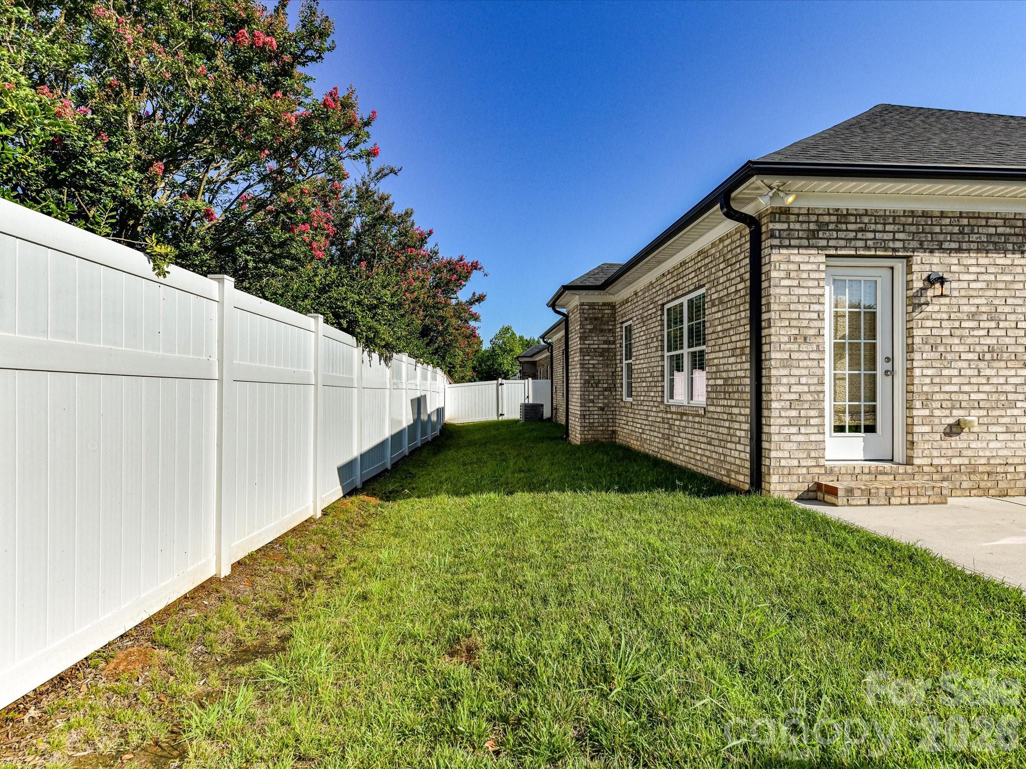 423 Ellicott Lane — Locust