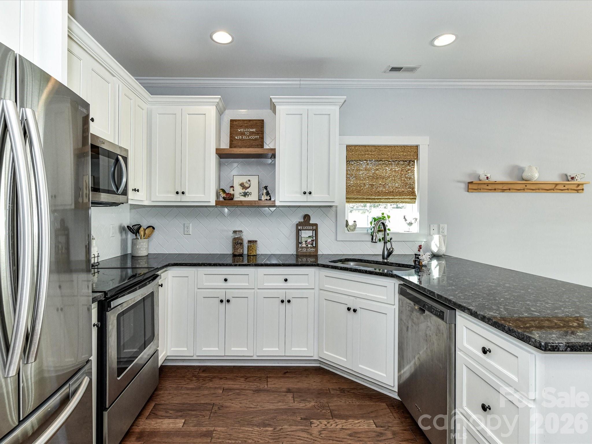 423 Ellicott Lane — Locust