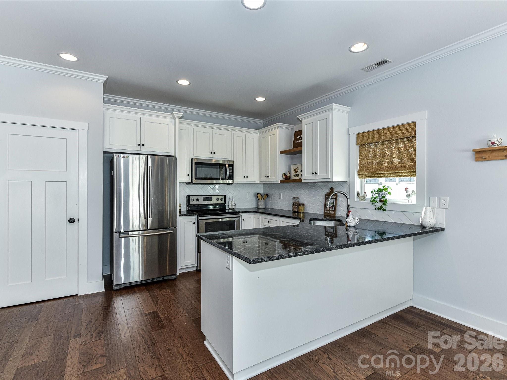 423 Ellicott Lane — Locust