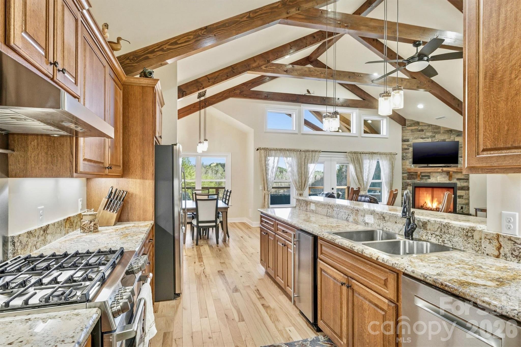 1510 Royal Lane — Lenoir