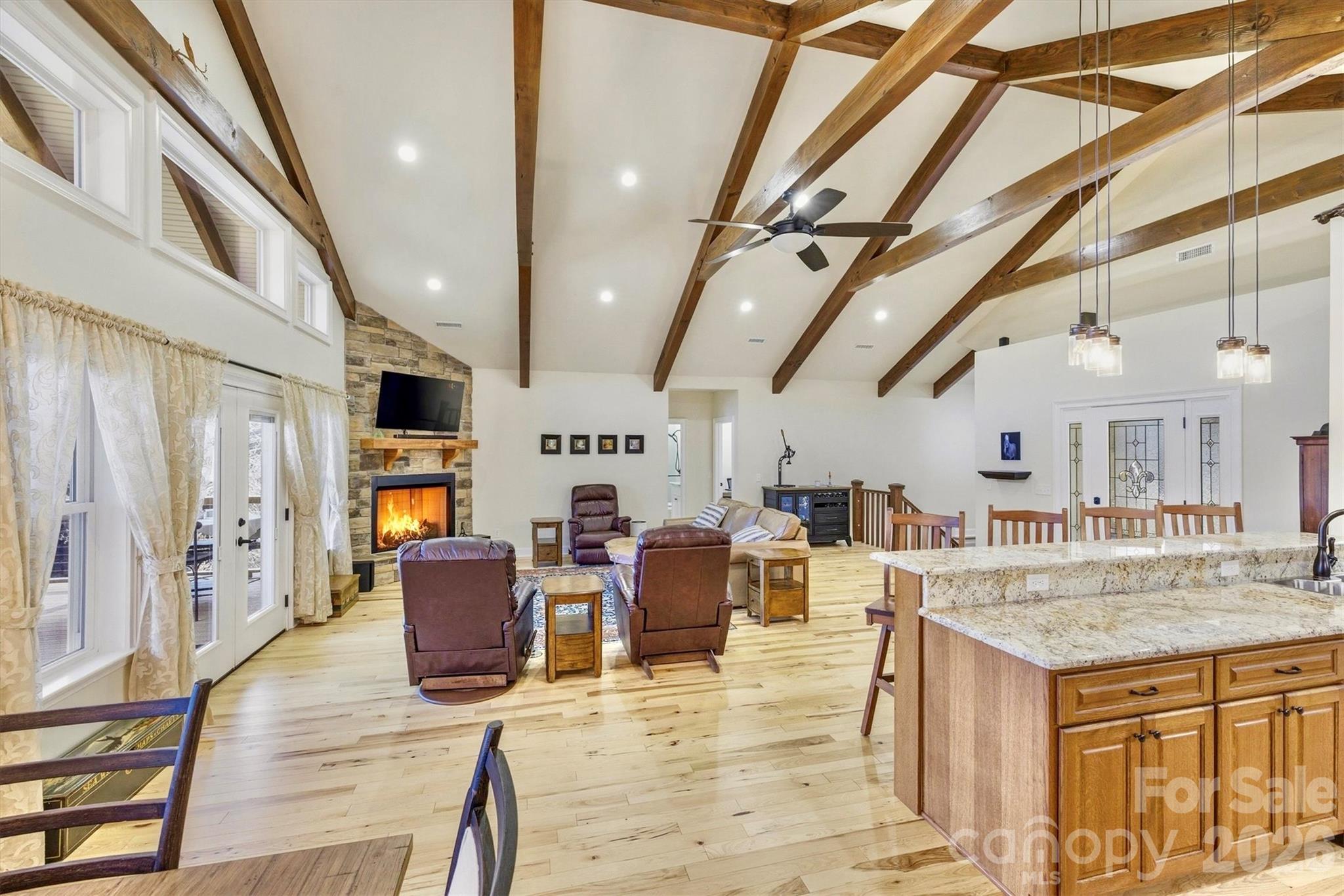 1510 Royal Lane — Lenoir