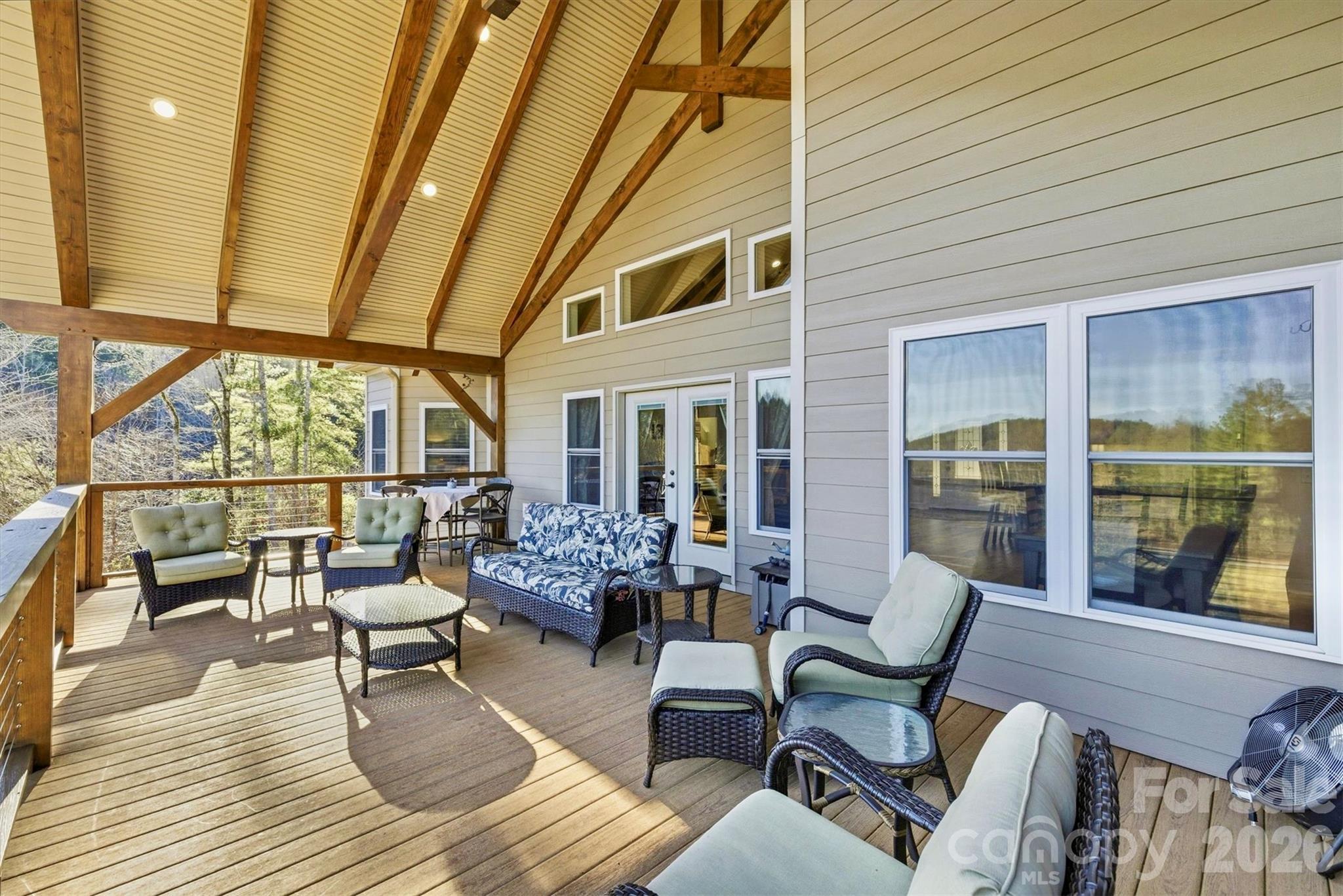 1510 Royal Lane — Lenoir