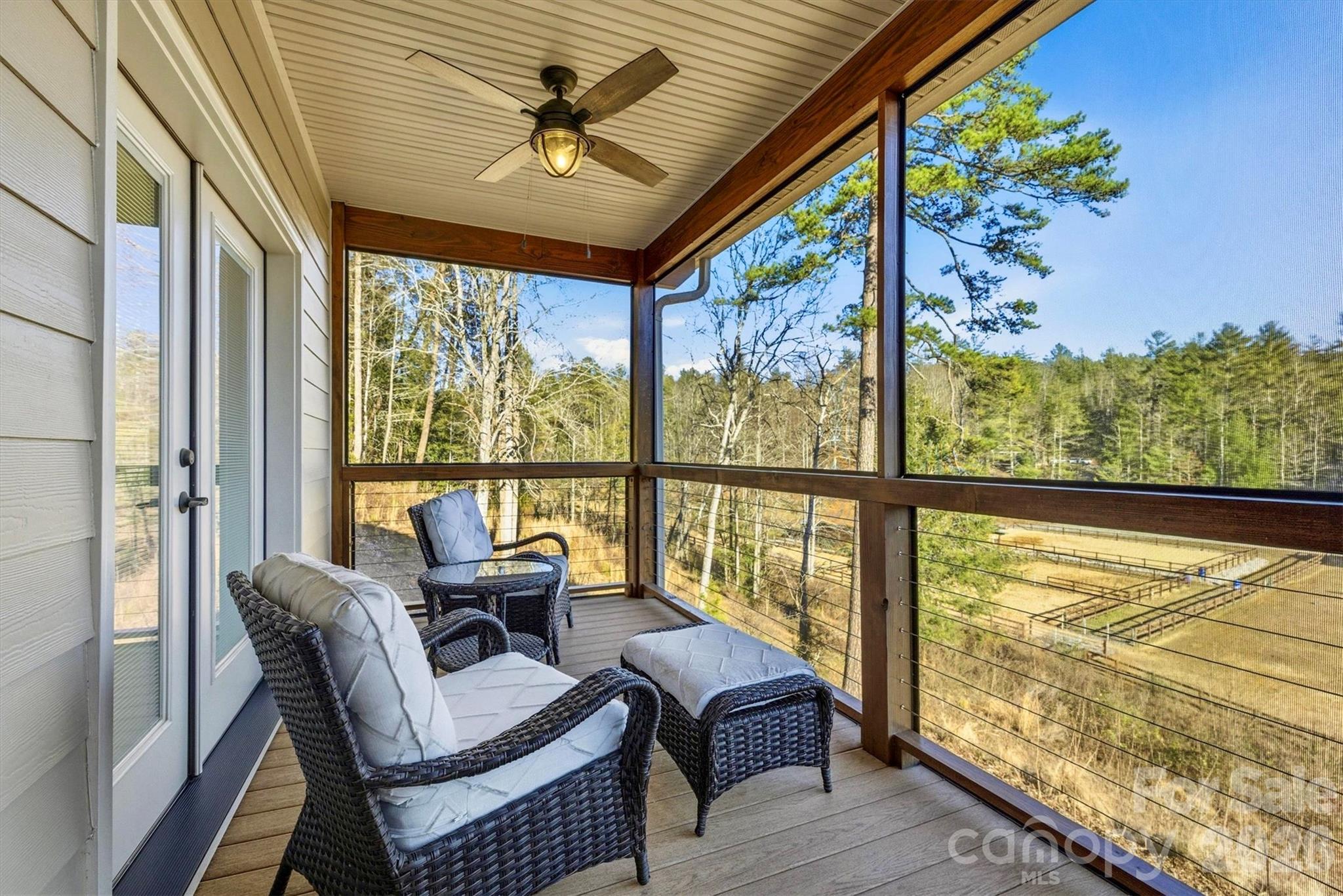 1510 Royal Lane — Lenoir