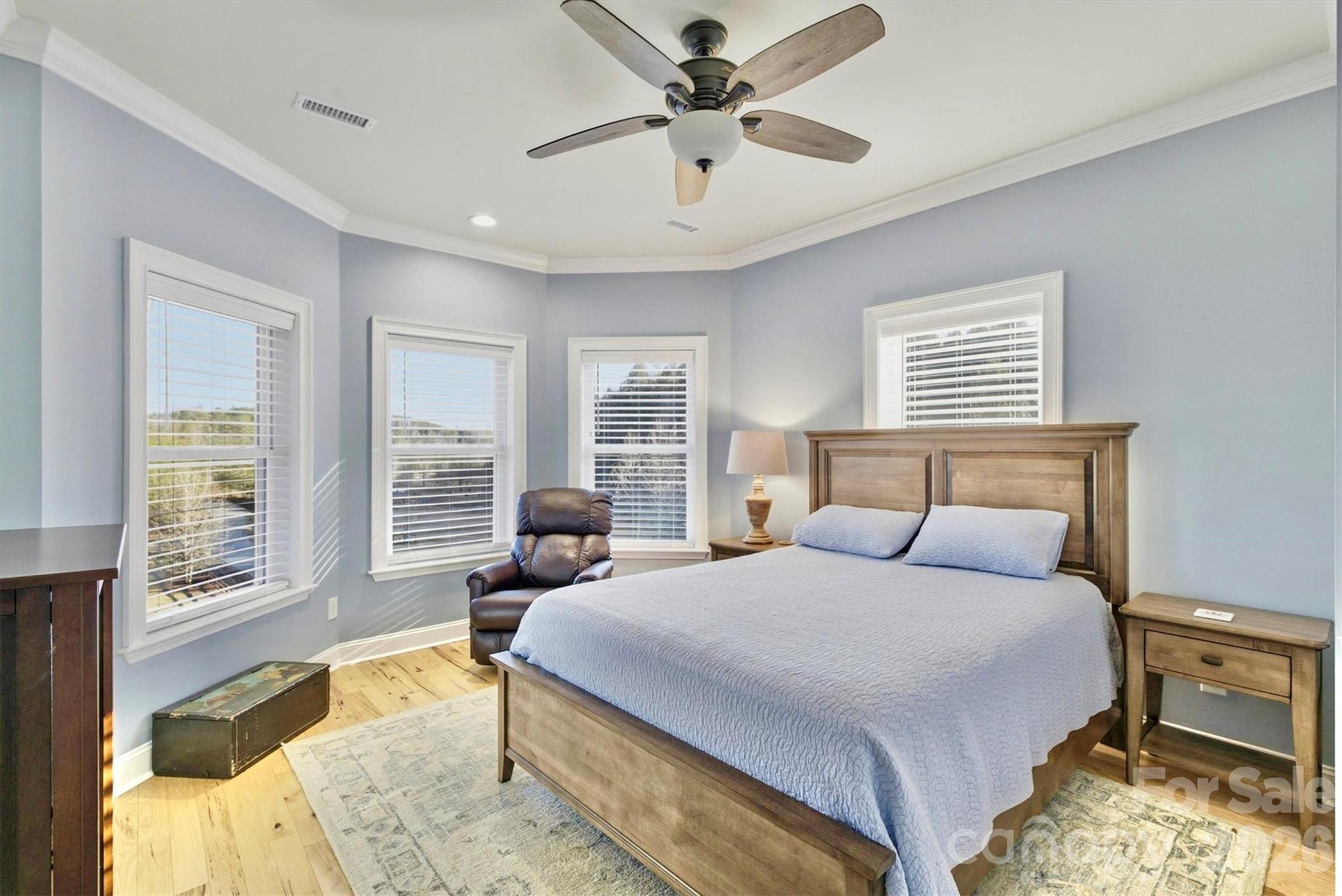 1510 Royal Lane — Lenoir