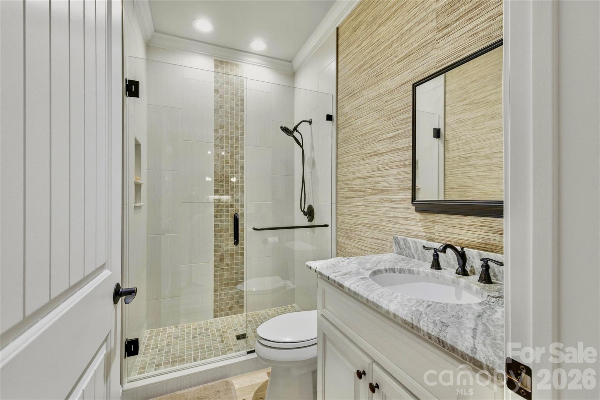 1510 Royal Lane — Lenoir