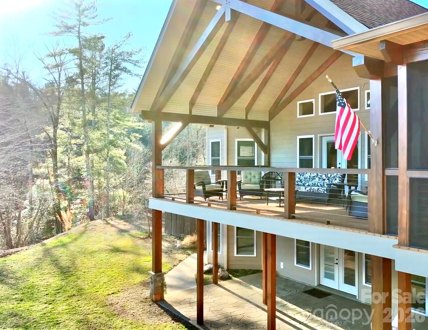 1510 Royal Lane — Lenoir