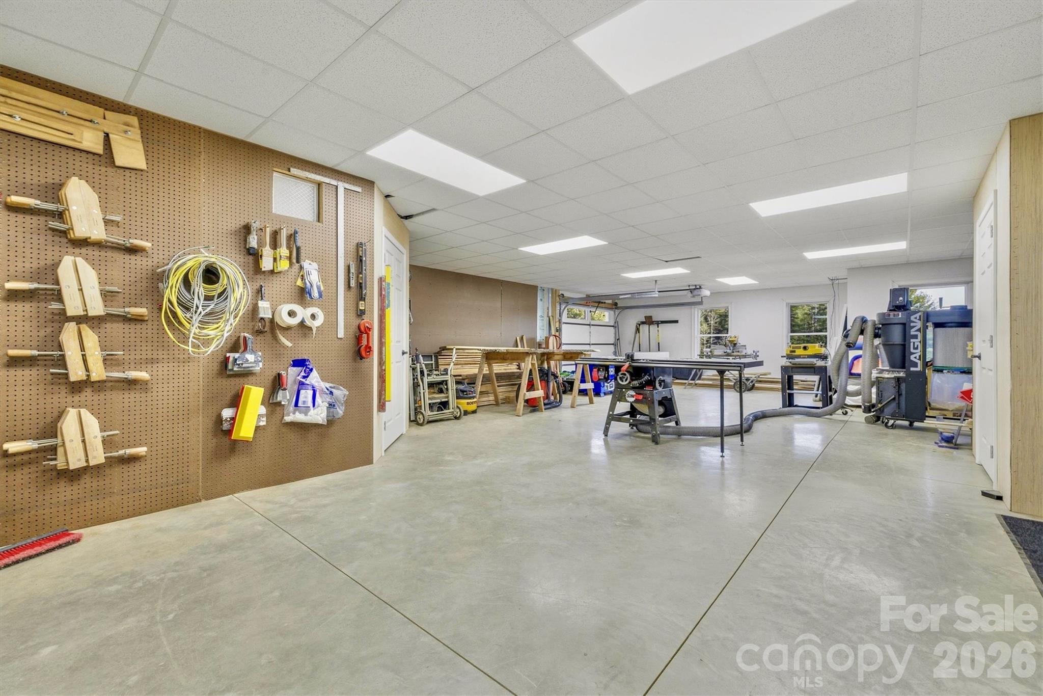 1510 Royal Lane — Lenoir