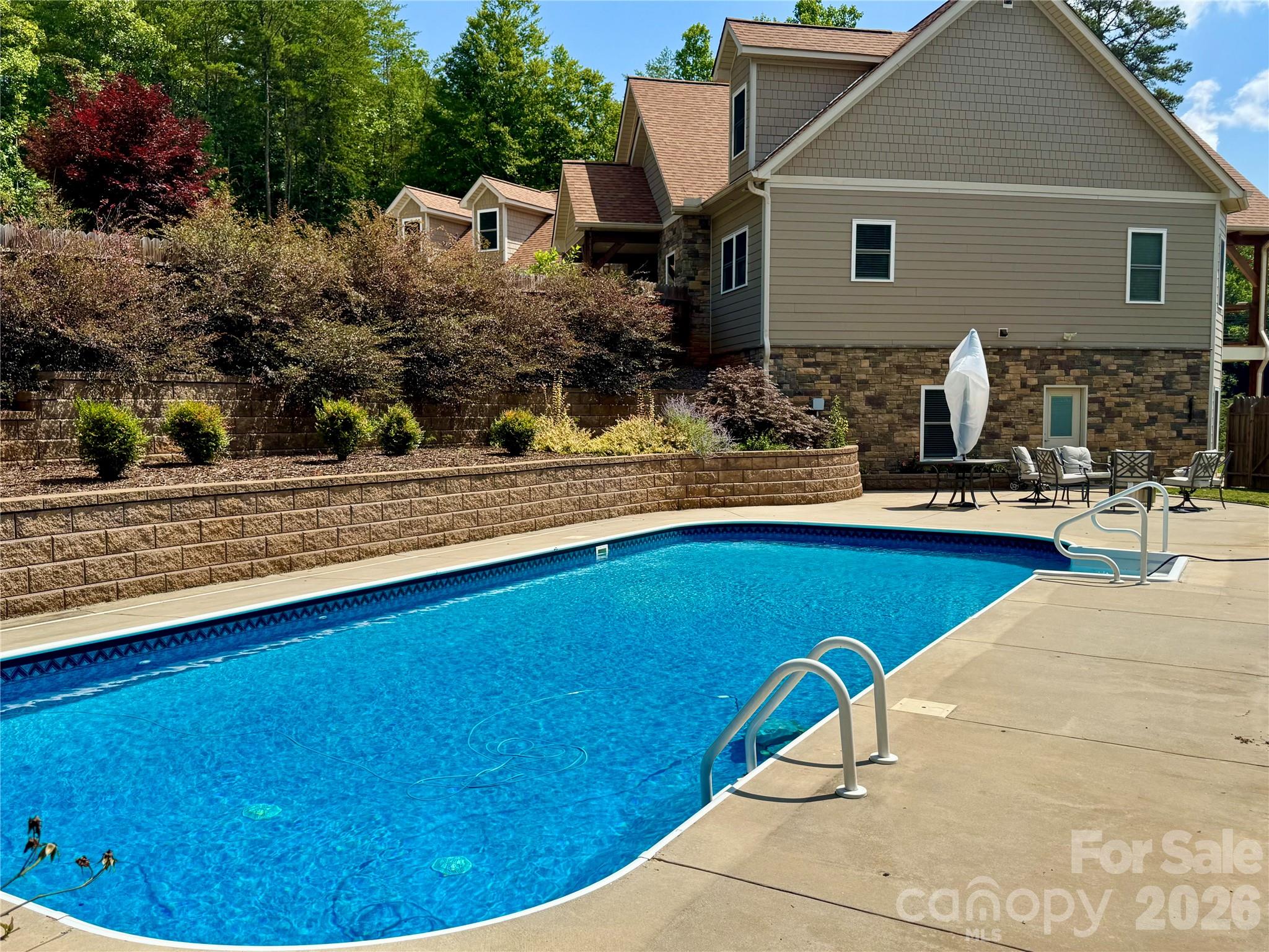 1510 Royal Lane — Lenoir
