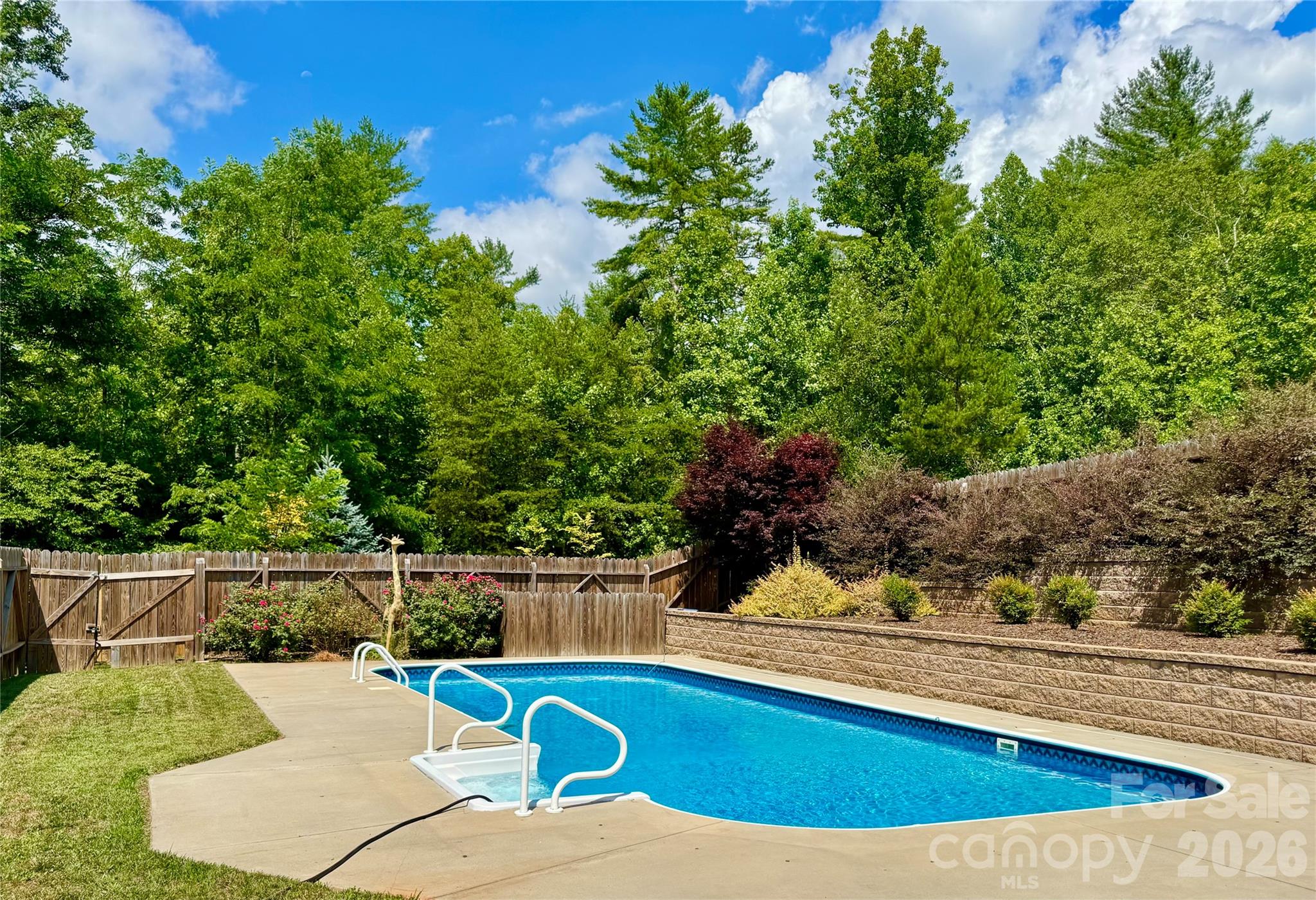1510 Royal Lane — Lenoir