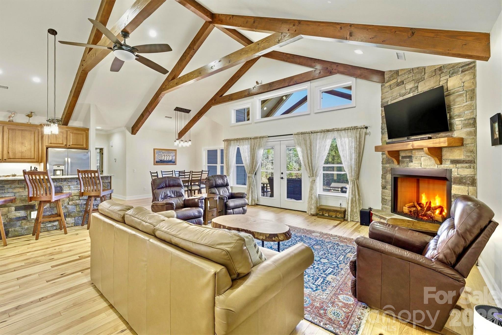 1510 Royal Lane — Lenoir