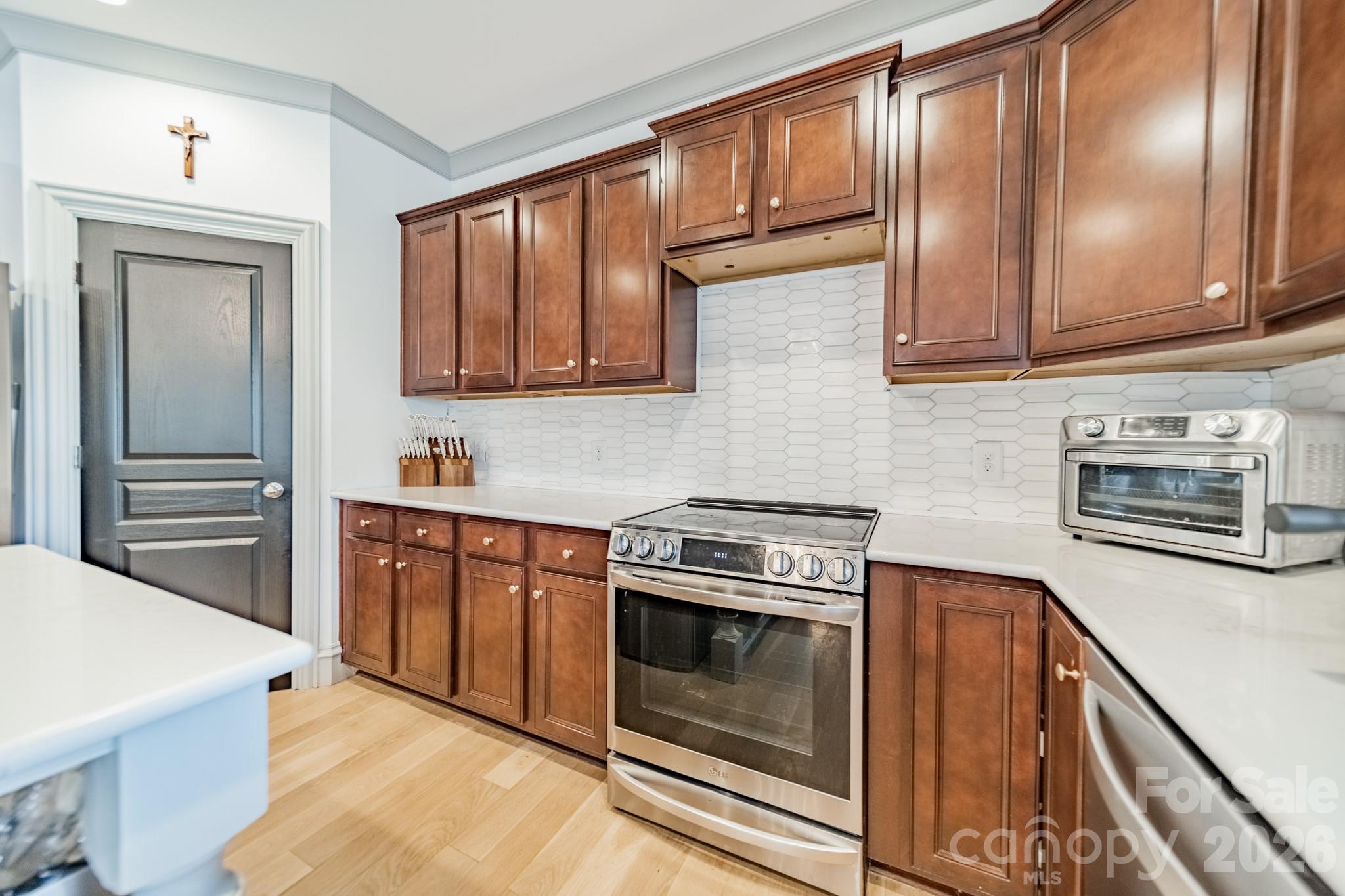 15215 Colonial Park Drive — Huntersville