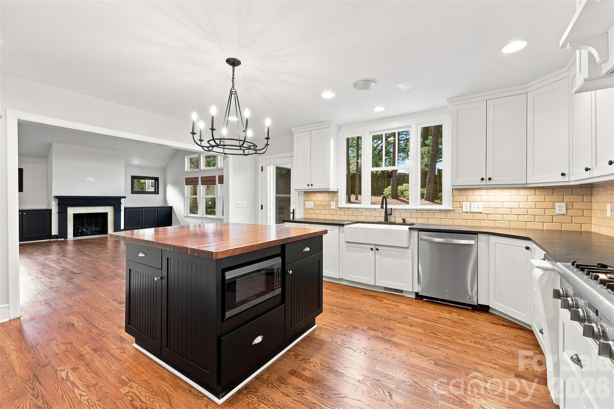 4467 Woodlark Lane — Charlotte