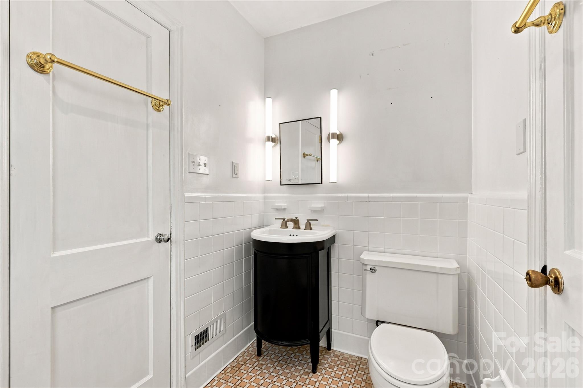 4467 Woodlark Lane — Charlotte