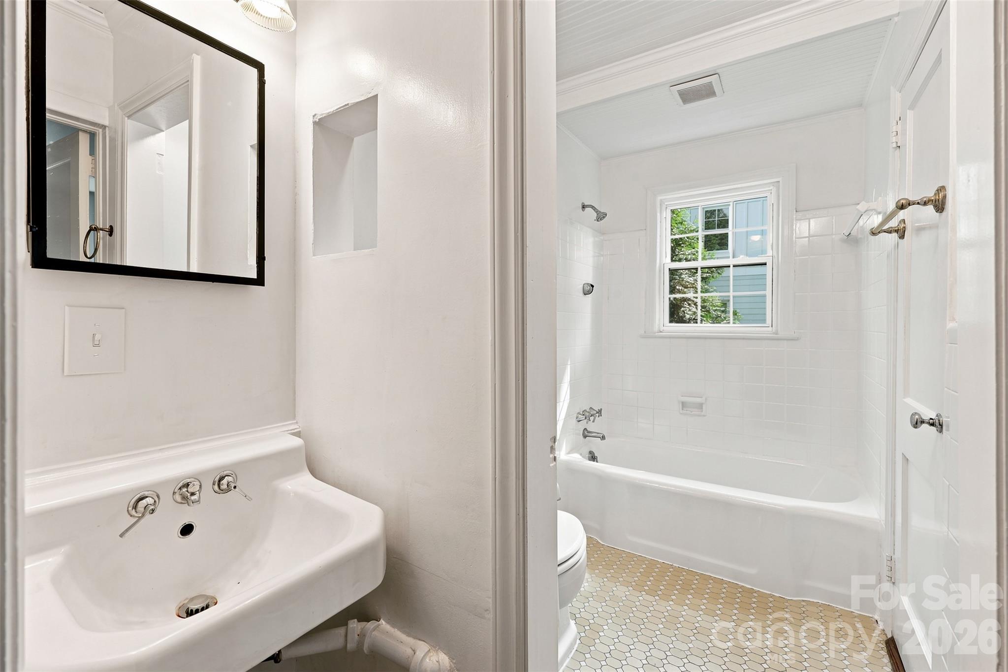4467 Woodlark Lane — Charlotte