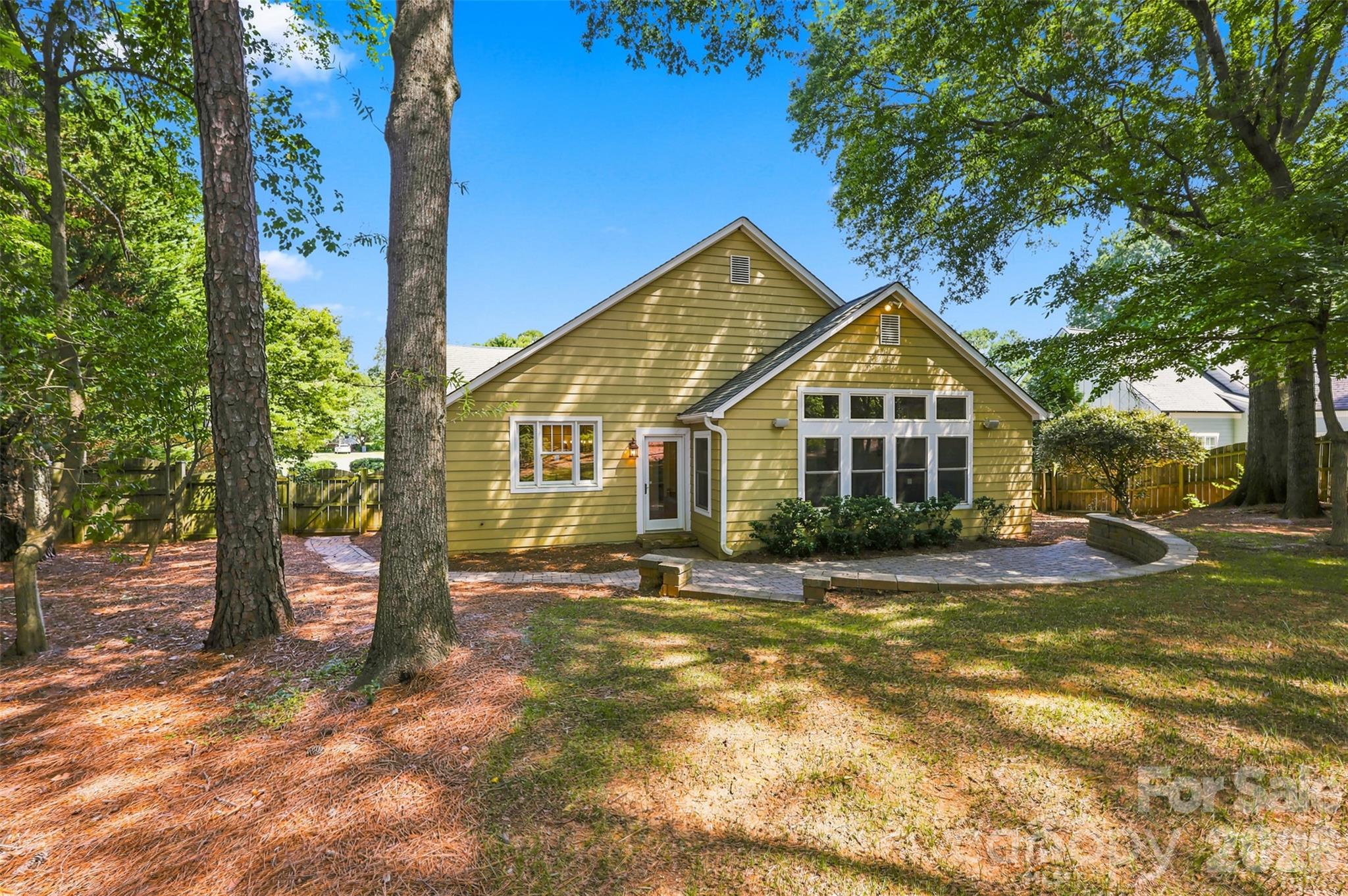 4467 Woodlark Lane — Charlotte