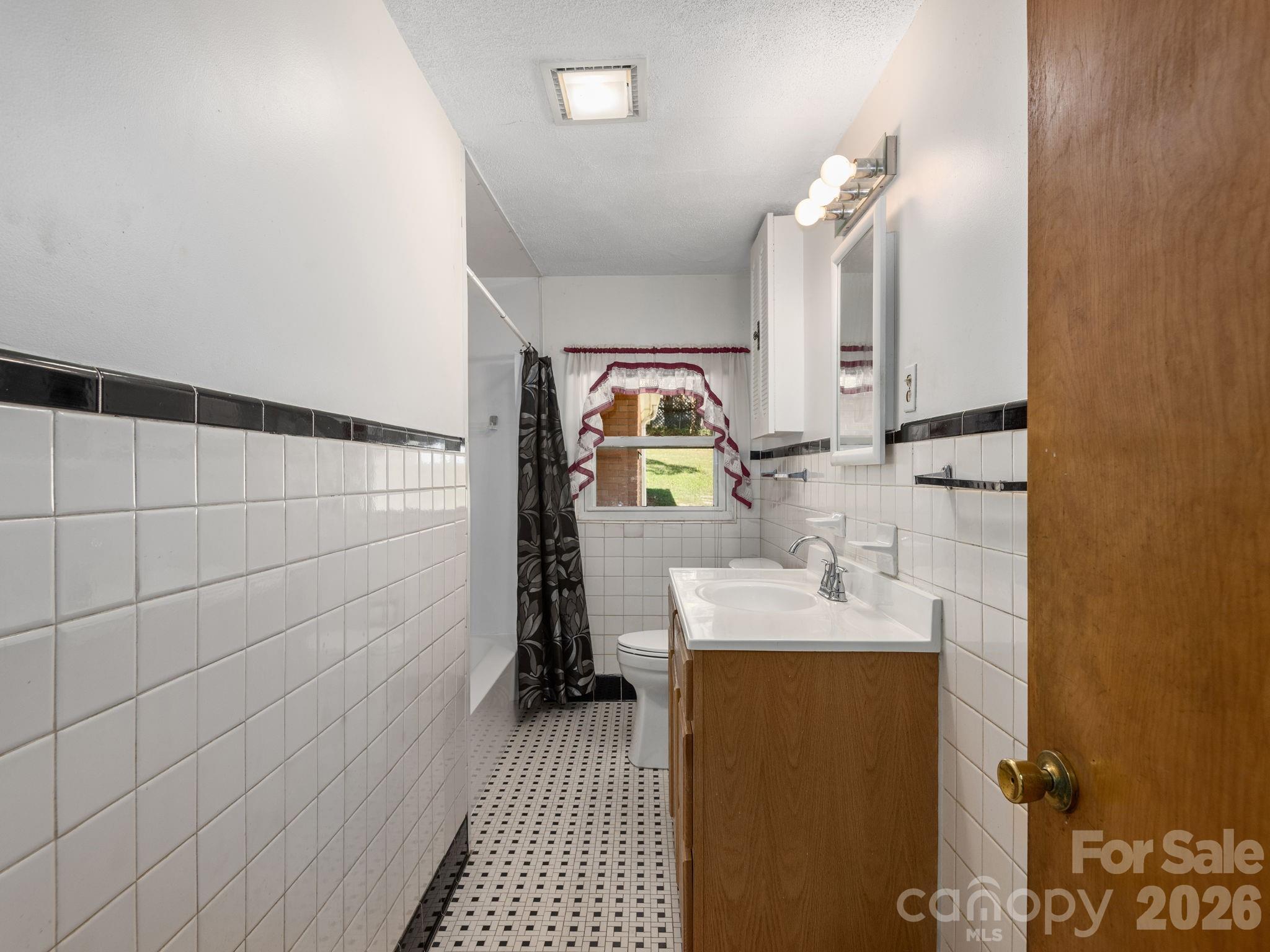 44 Bear Creek Road — Asheville